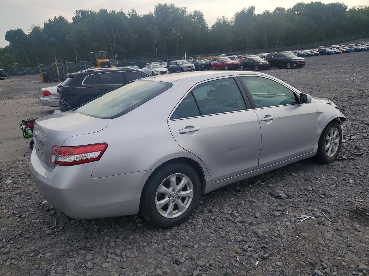 2011 Toyota Camry Le Silver vin: 4T4BF3EK6BR192587