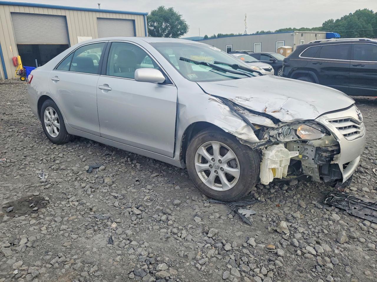 2011 Toyota Camry Le Silver vin: 4T4BF3EK6BR192587