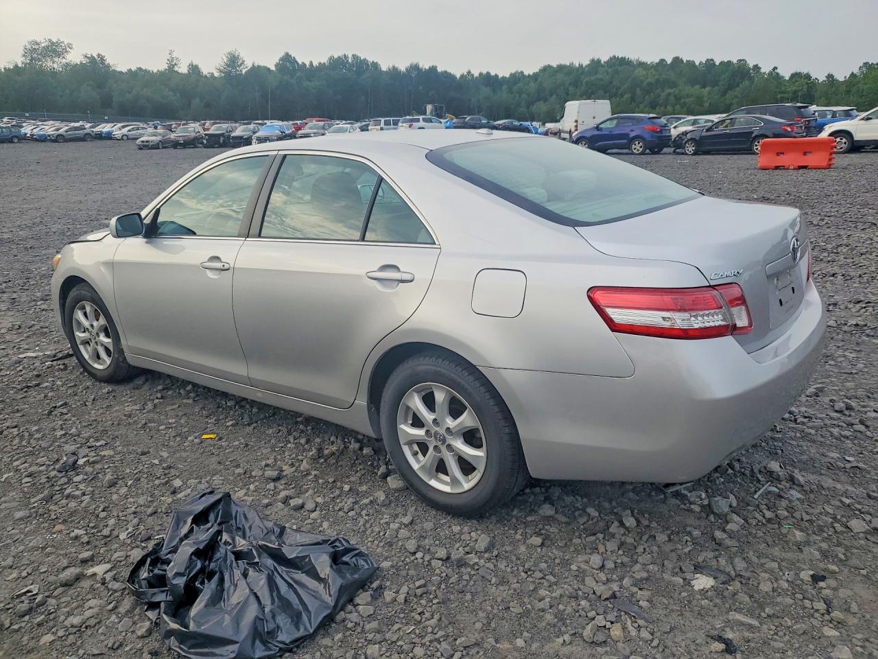 2011 Toyota Camry Le Silver vin: 4T4BF3EK6BR192587