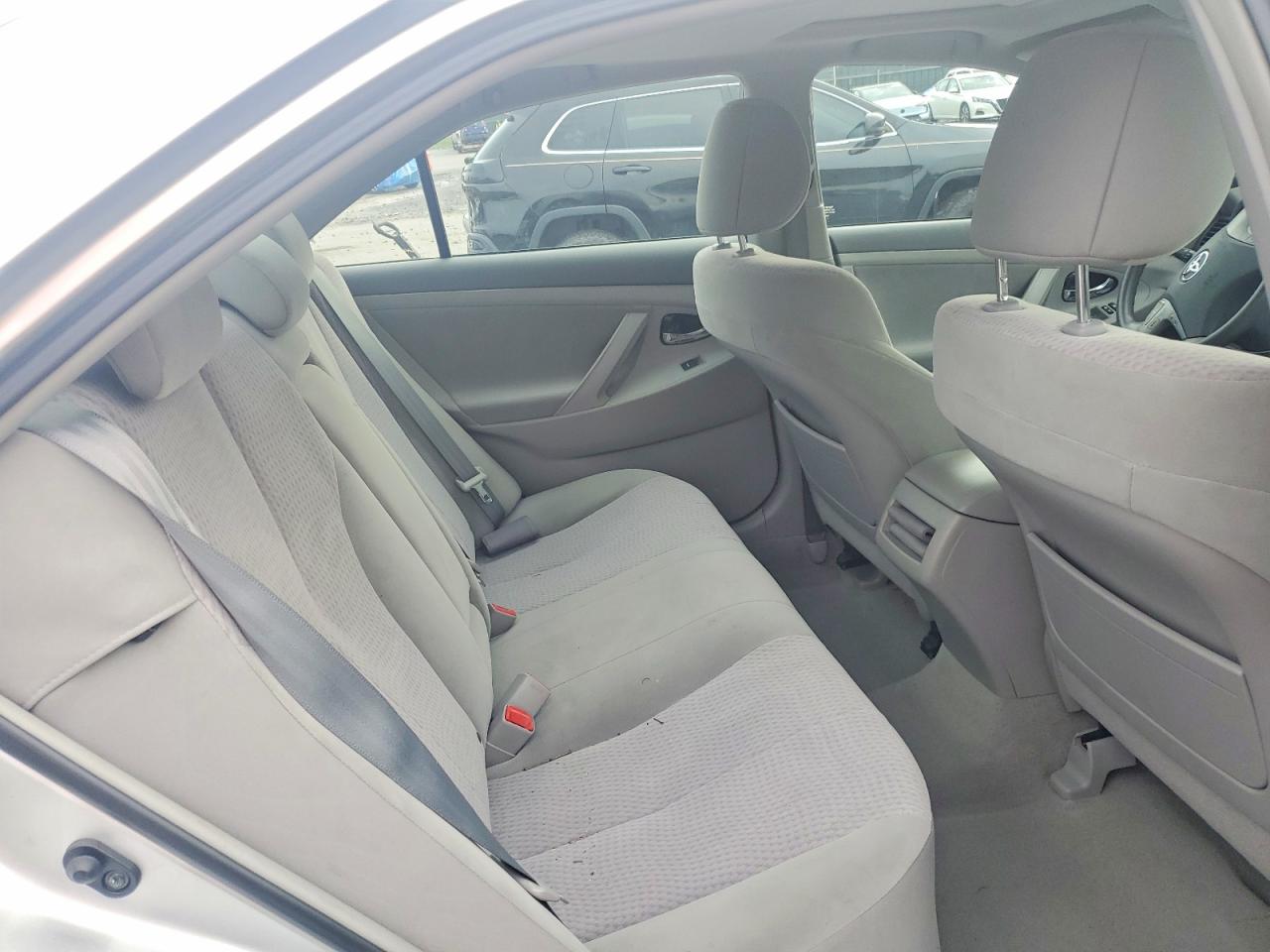 2011 Toyota Camry Le Silver vin: 4T4BF3EK6BR192587