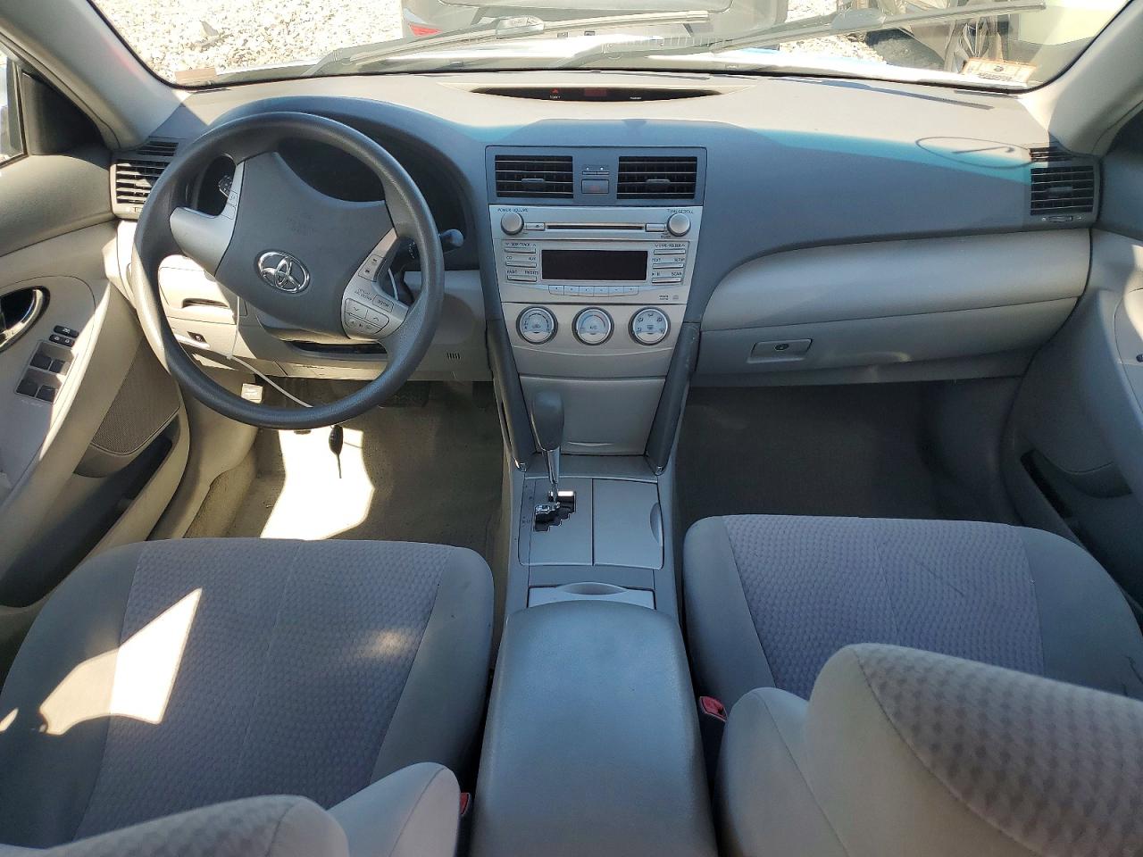2011 Toyota Camry Le Silver vin: 4T4BF3EK6BR192587