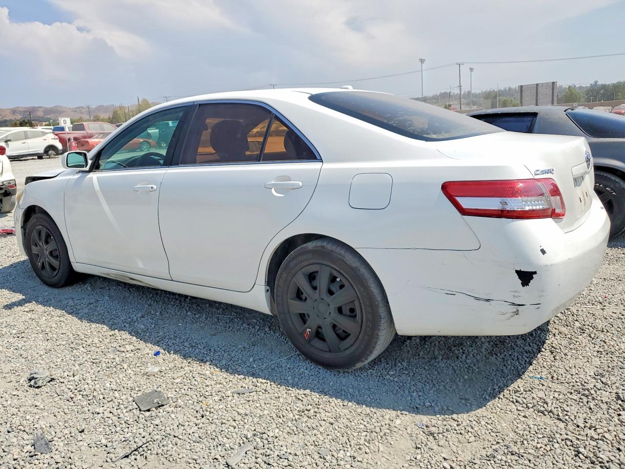 2010 Toyota Camry Le White vin: 4T4BF3EK7AR001824