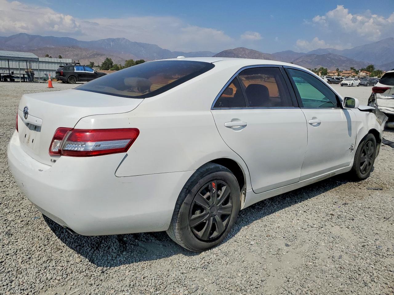 2010 Toyota Camry Le White vin: 4T4BF3EK7AR001824