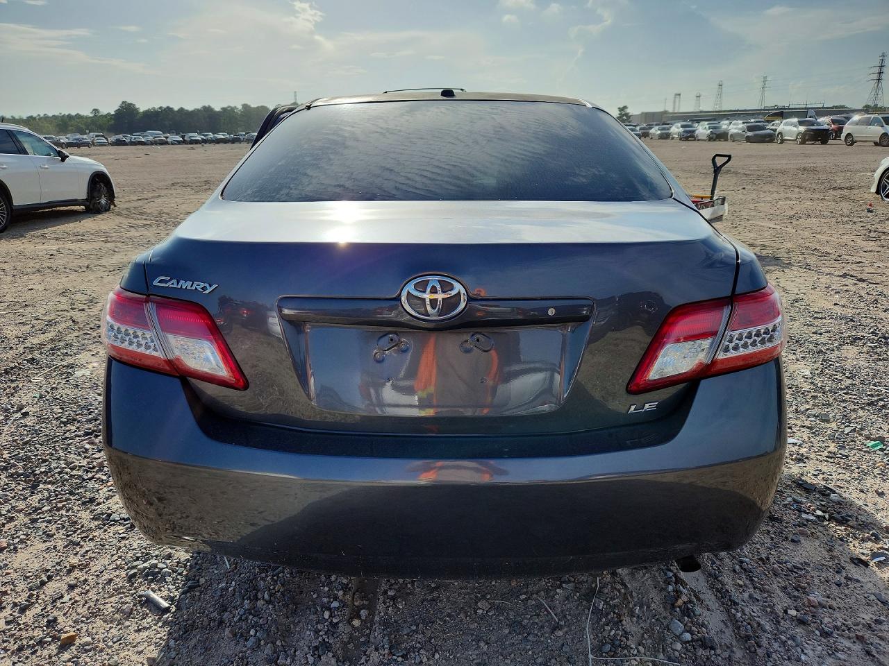 2010 Toyota Camry Le Gray vin: 4T4BF3EK7AR004562