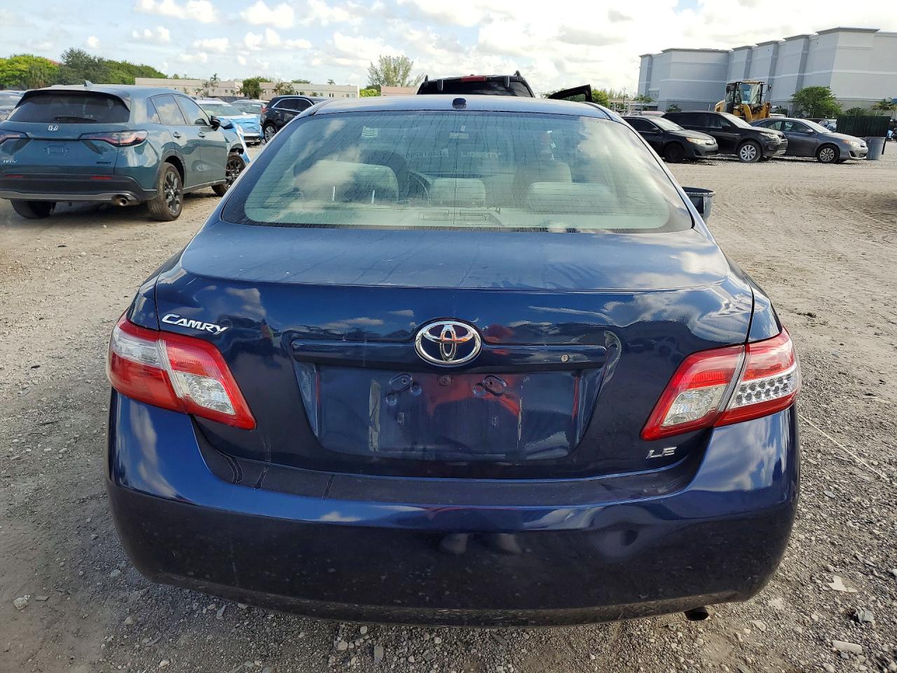 2010 Toyota Camry Le Blue vin: 4T4BF3EK7AR005078