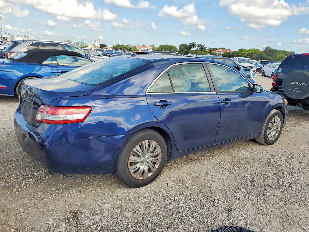 2010 Toyota Camry Le Blue vin: 4T4BF3EK7AR005078