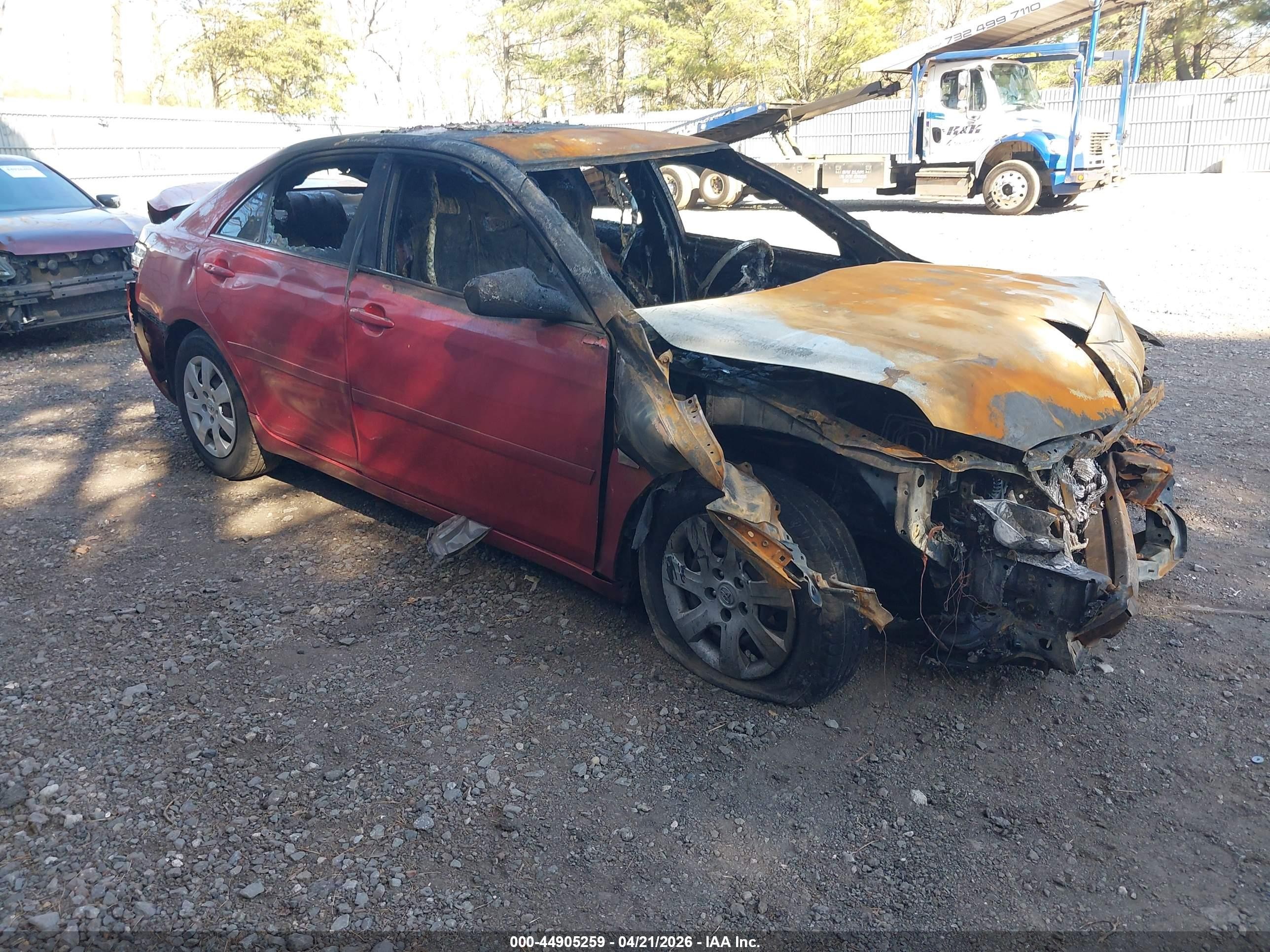 2010 Toyota Camry Le Red vin: 4T4BF3EK7AR008420
