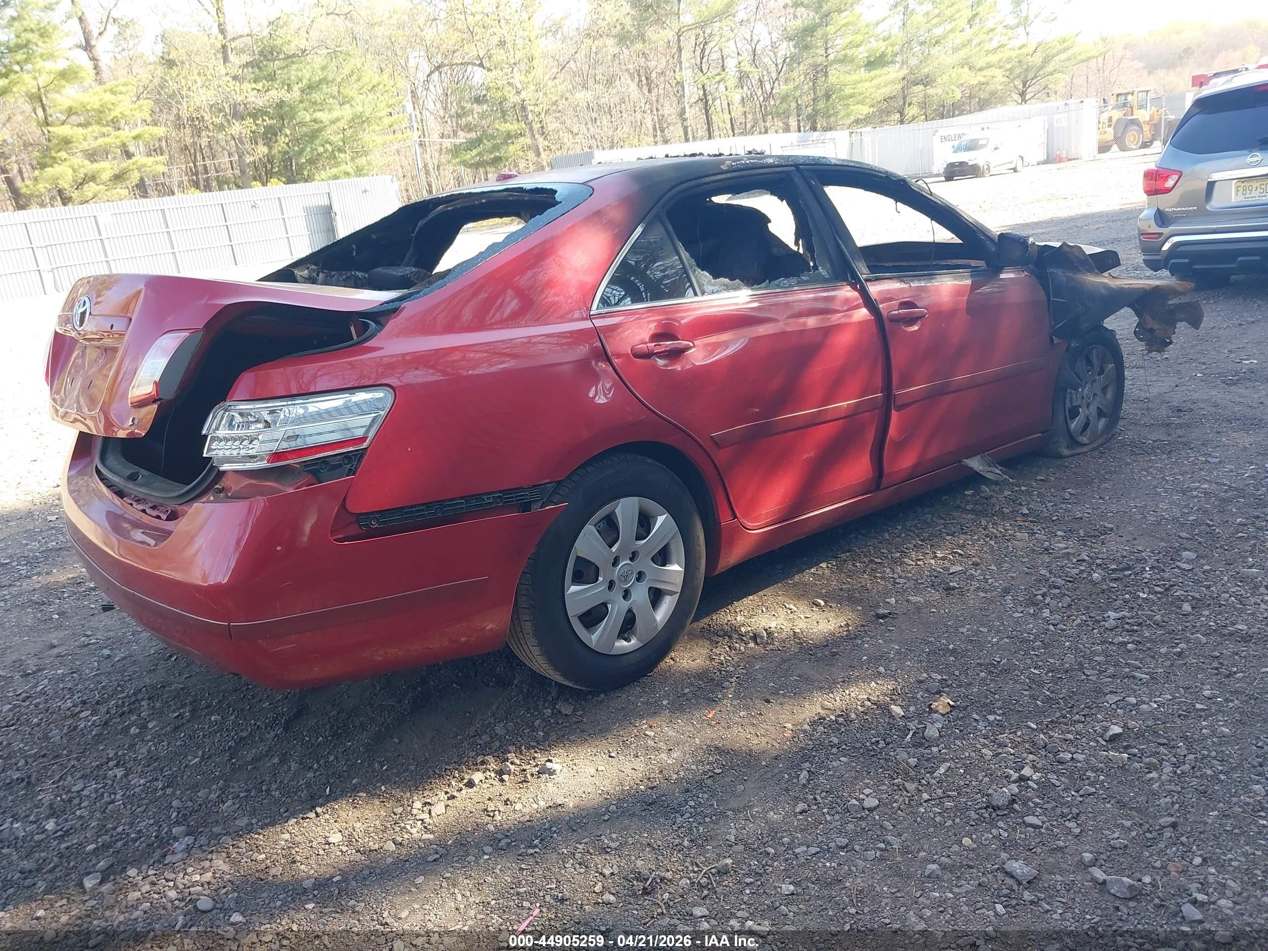 2010 Toyota Camry Le Red vin: 4T4BF3EK7AR008420