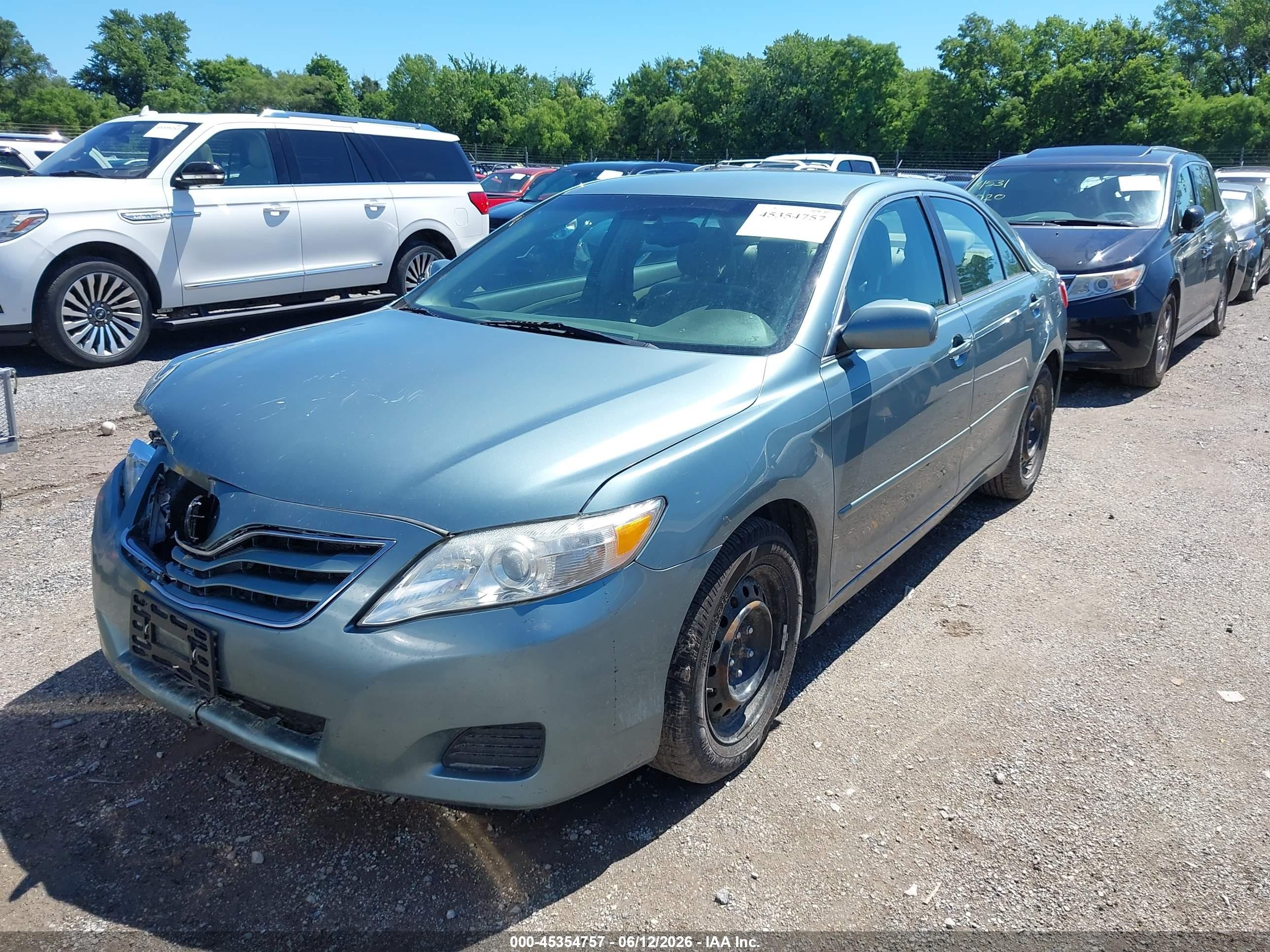 2010 Toyota Camry Le Green vin: 4T4BF3EK7AR013407