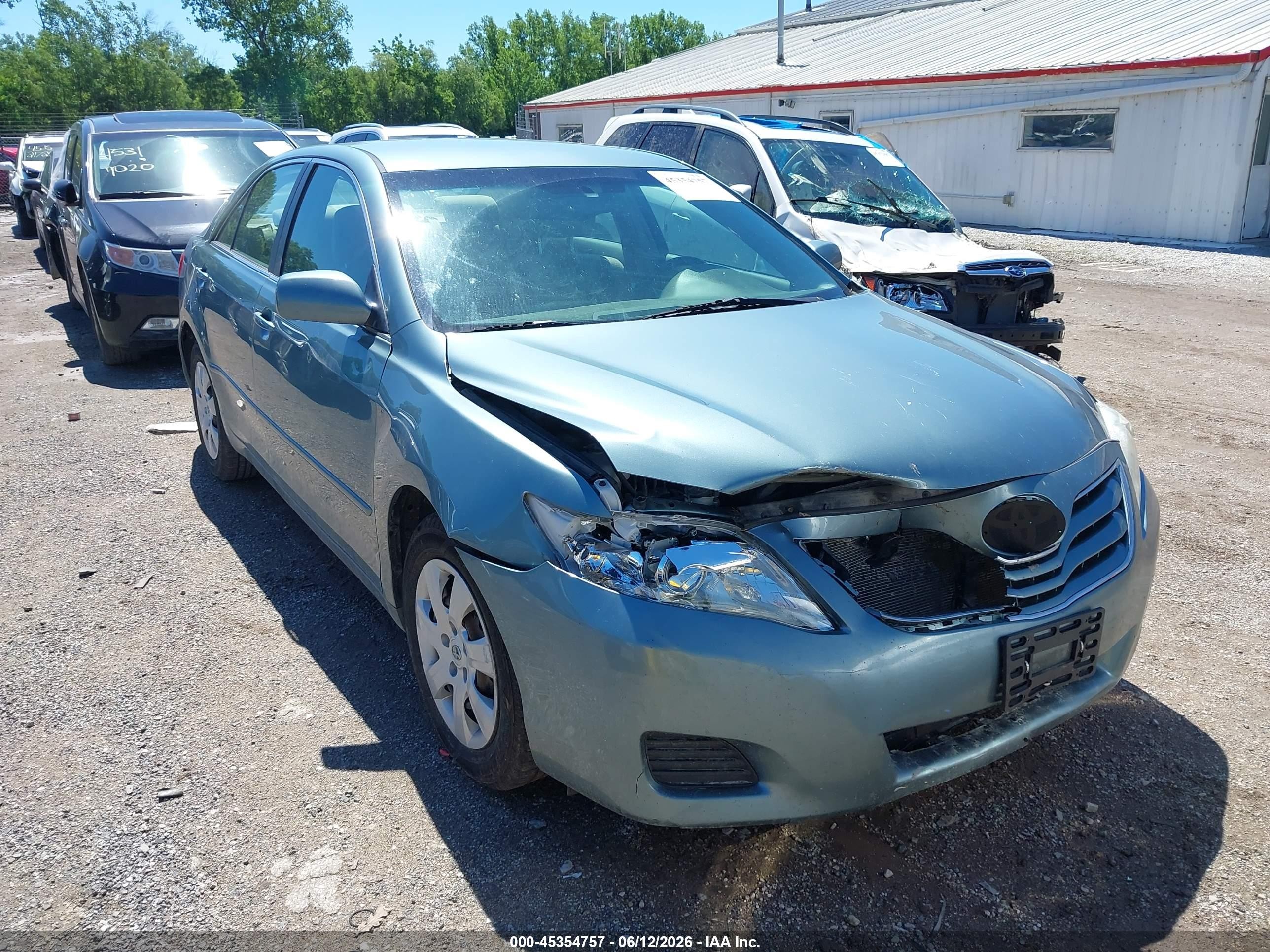 2010 Toyota Camry Le Green vin: 4T4BF3EK7AR013407