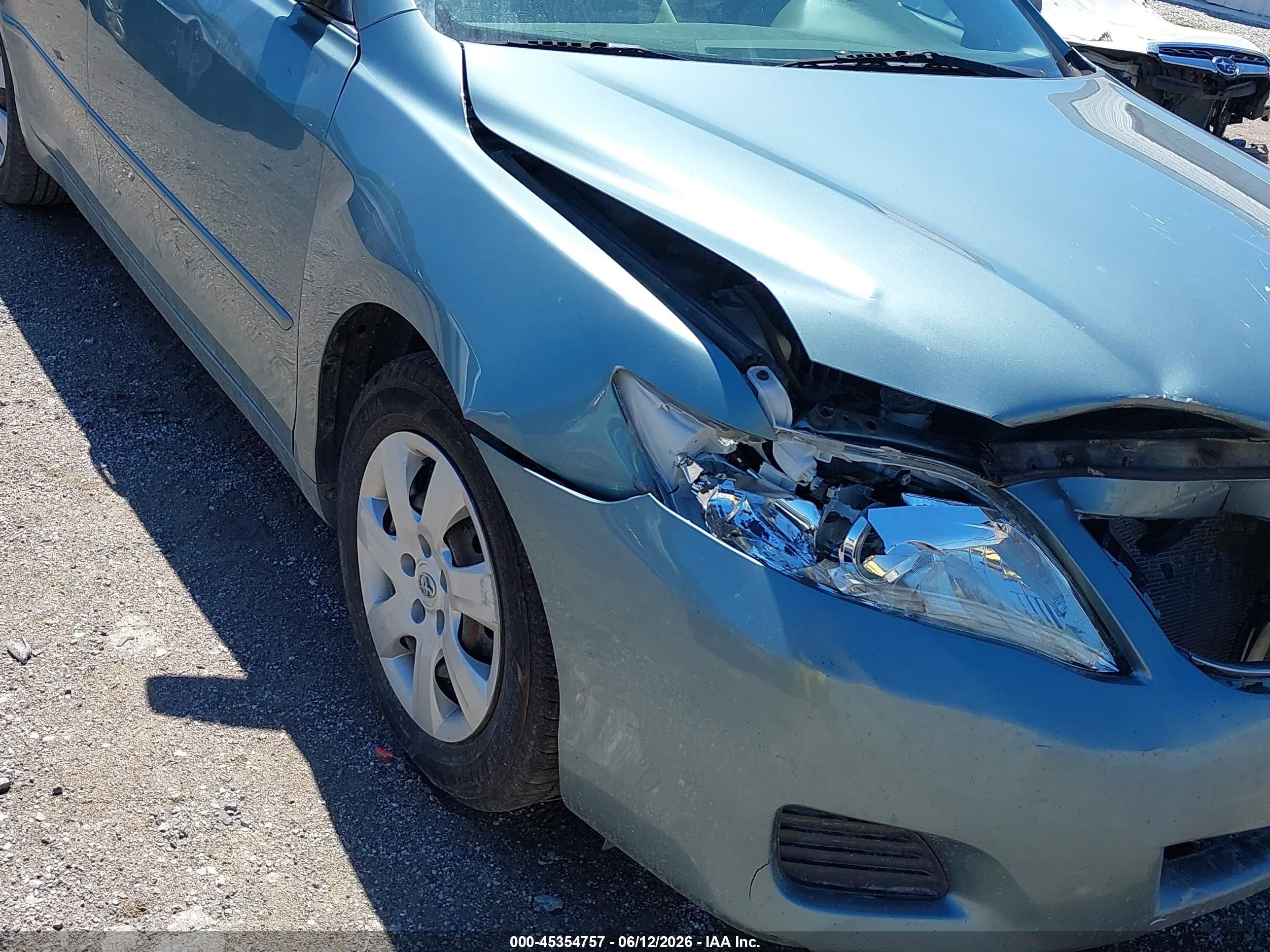 2010 Toyota Camry Le Green vin: 4T4BF3EK7AR013407