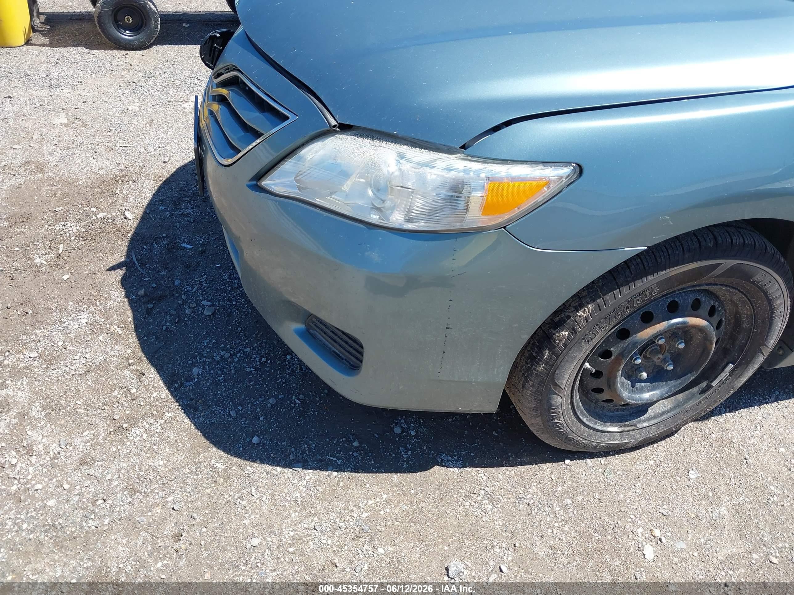 2010 Toyota Camry Le Green vin: 4T4BF3EK7AR013407
