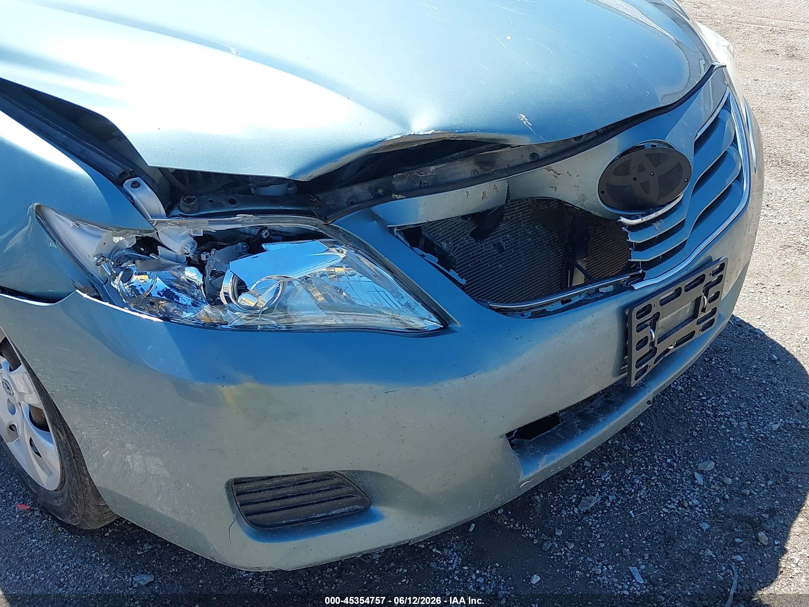 2010 Toyota Camry Le Green vin: 4T4BF3EK7AR013407