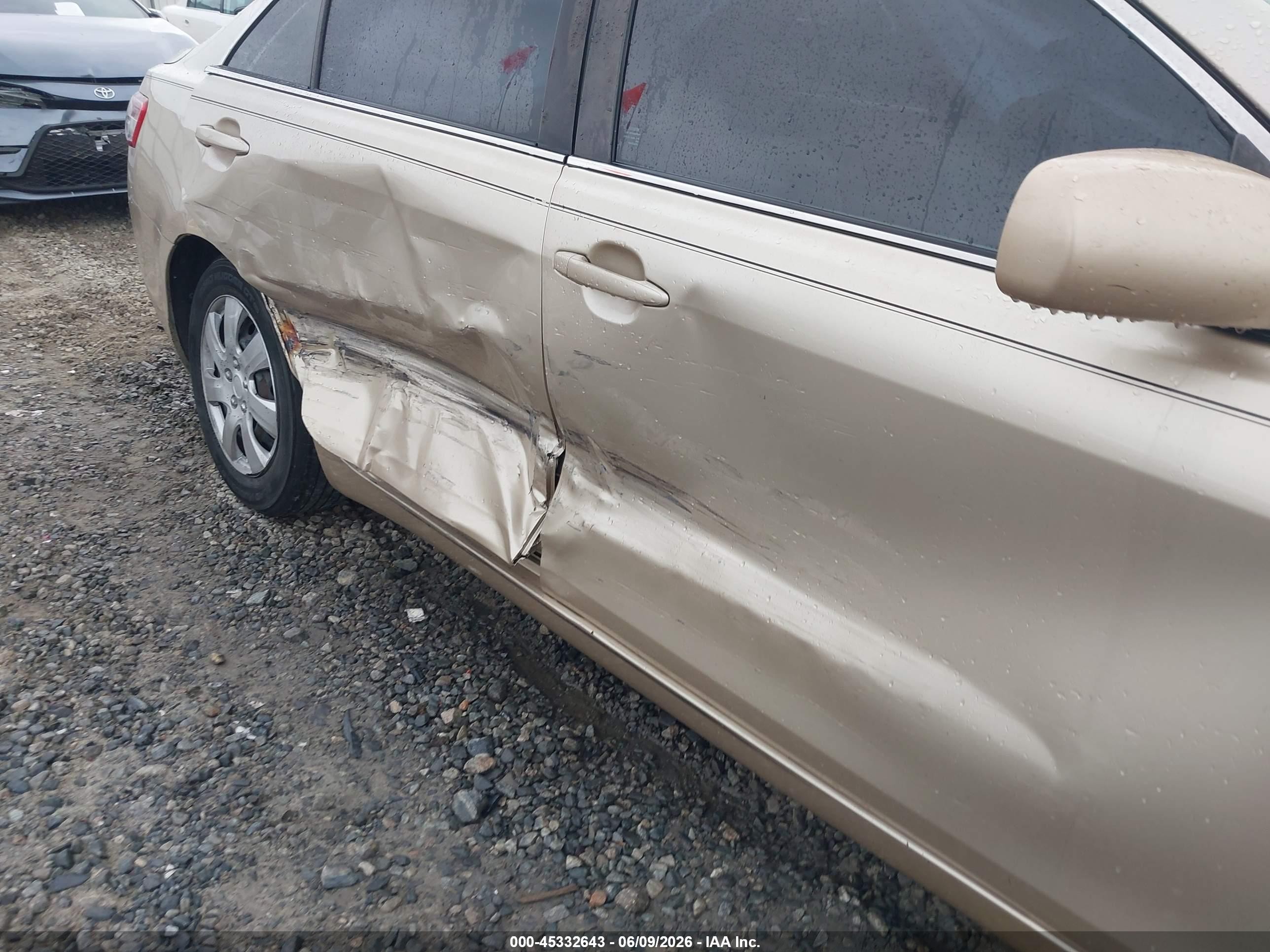 2010 Toyota Camry Le Champagne vin: 4T4BF3EK7AR013519