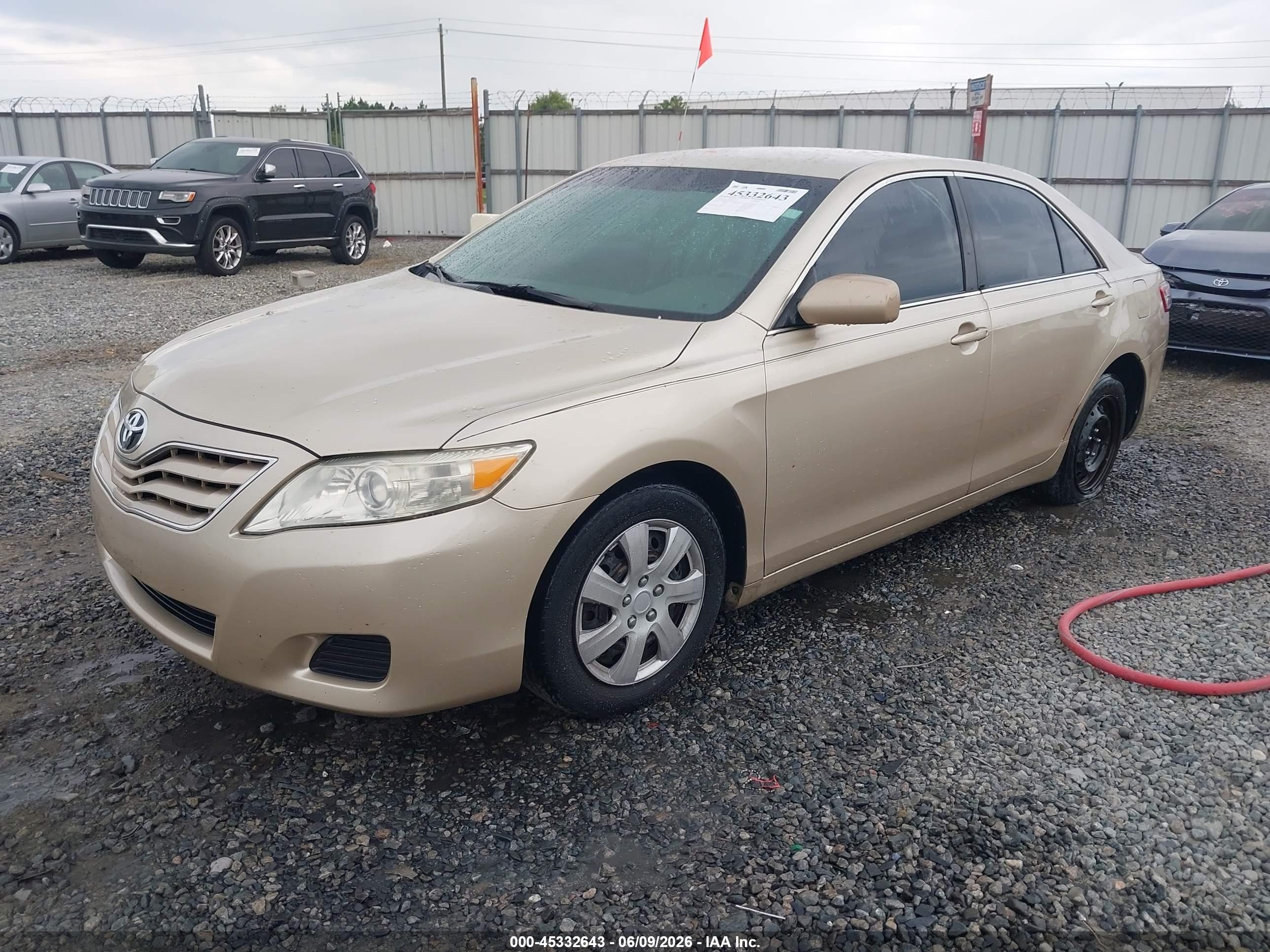 2010 Toyota Camry Le Champagne vin: 4T4BF3EK7AR013519