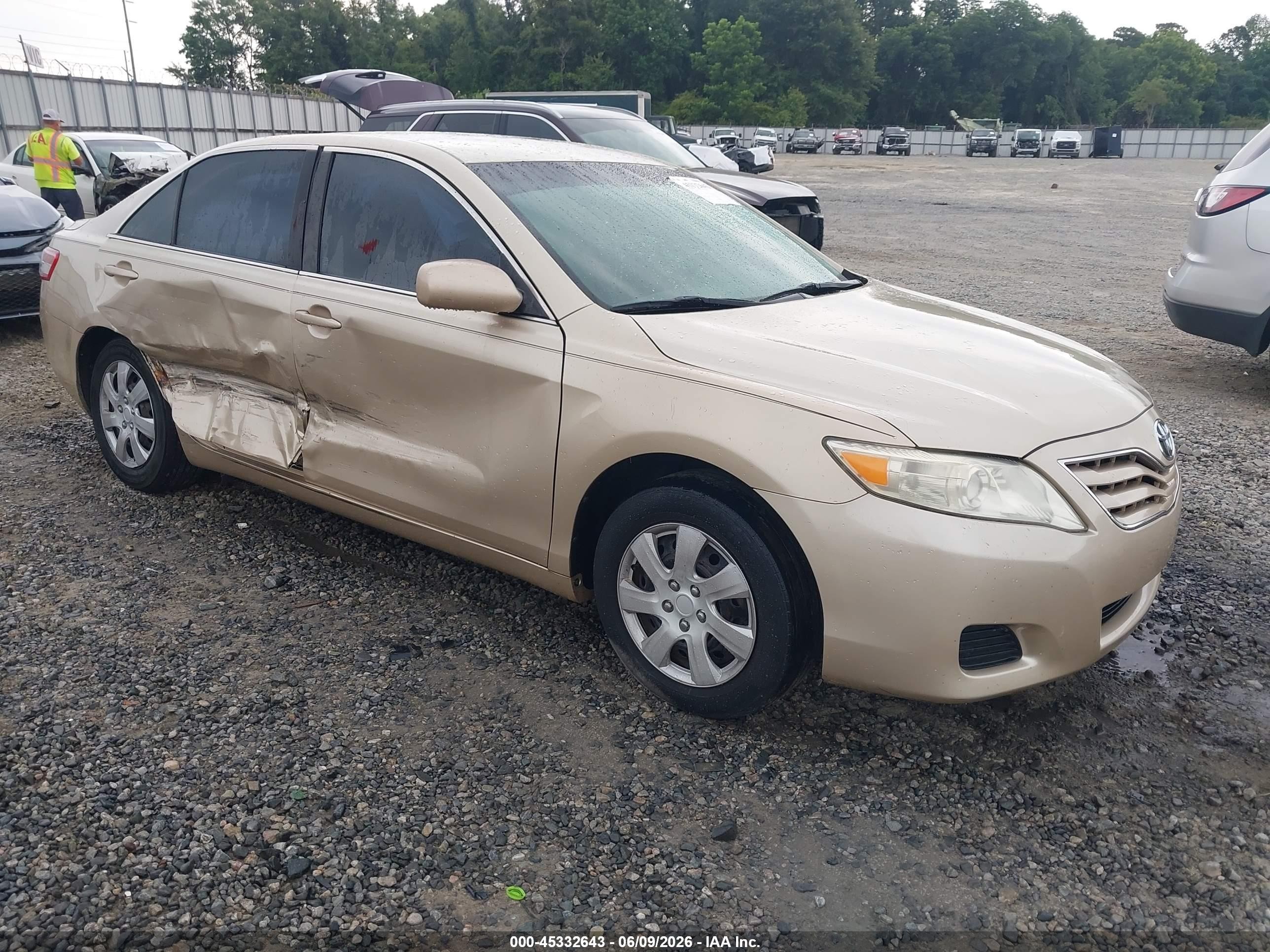 2010 Toyota Camry Le Champagne vin: 4T4BF3EK7AR013519