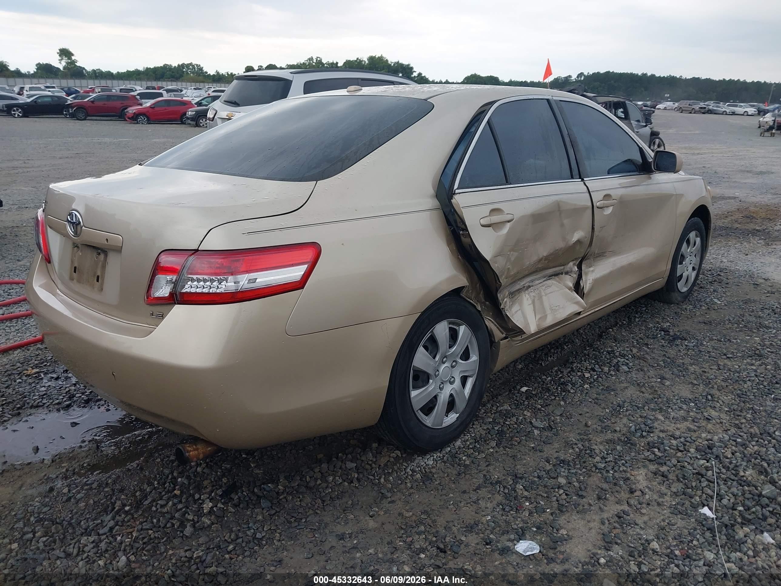 2010 Toyota Camry Le Champagne vin: 4T4BF3EK7AR013519
