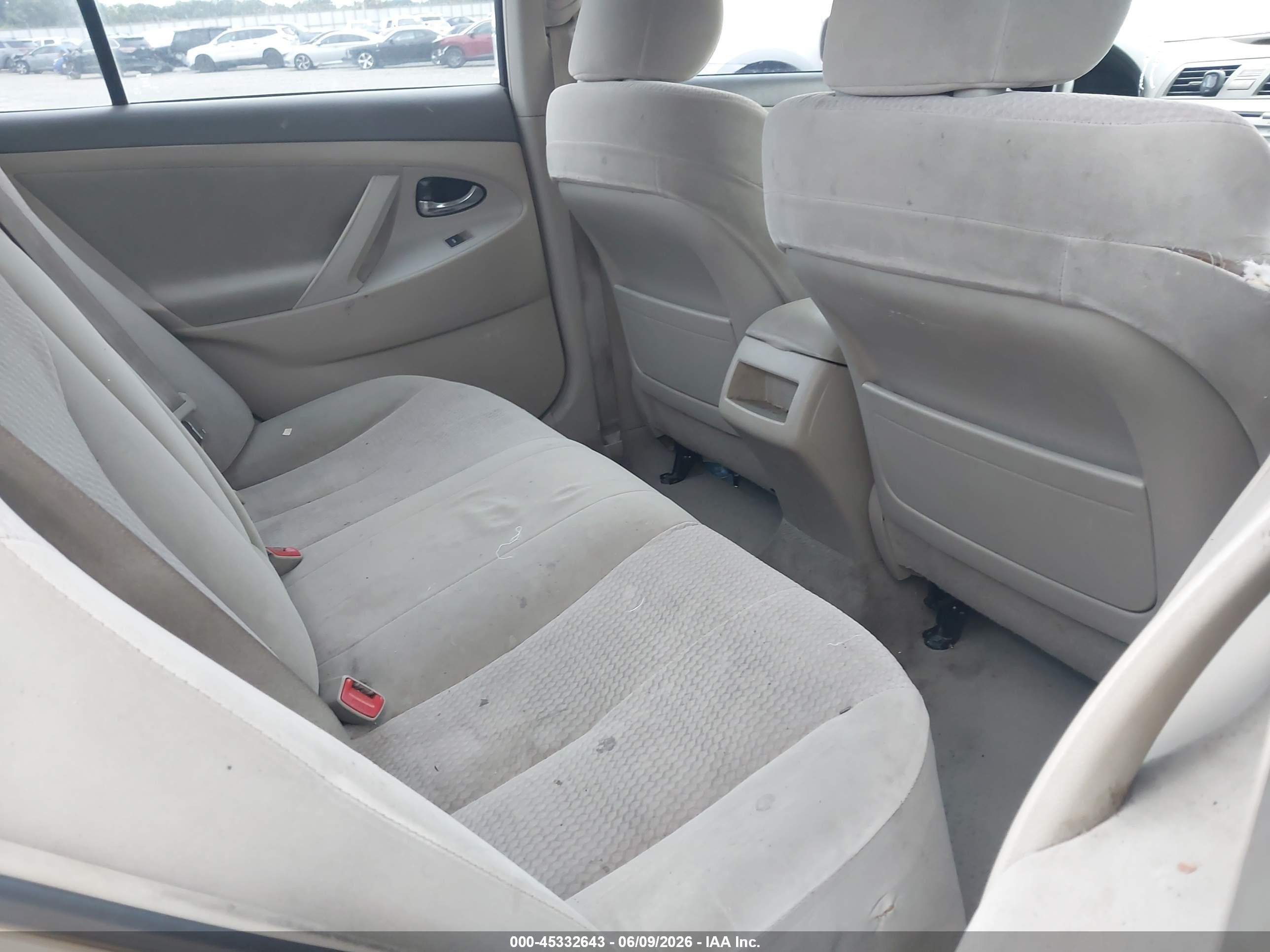 2010 Toyota Camry Le Champagne vin: 4T4BF3EK7AR013519