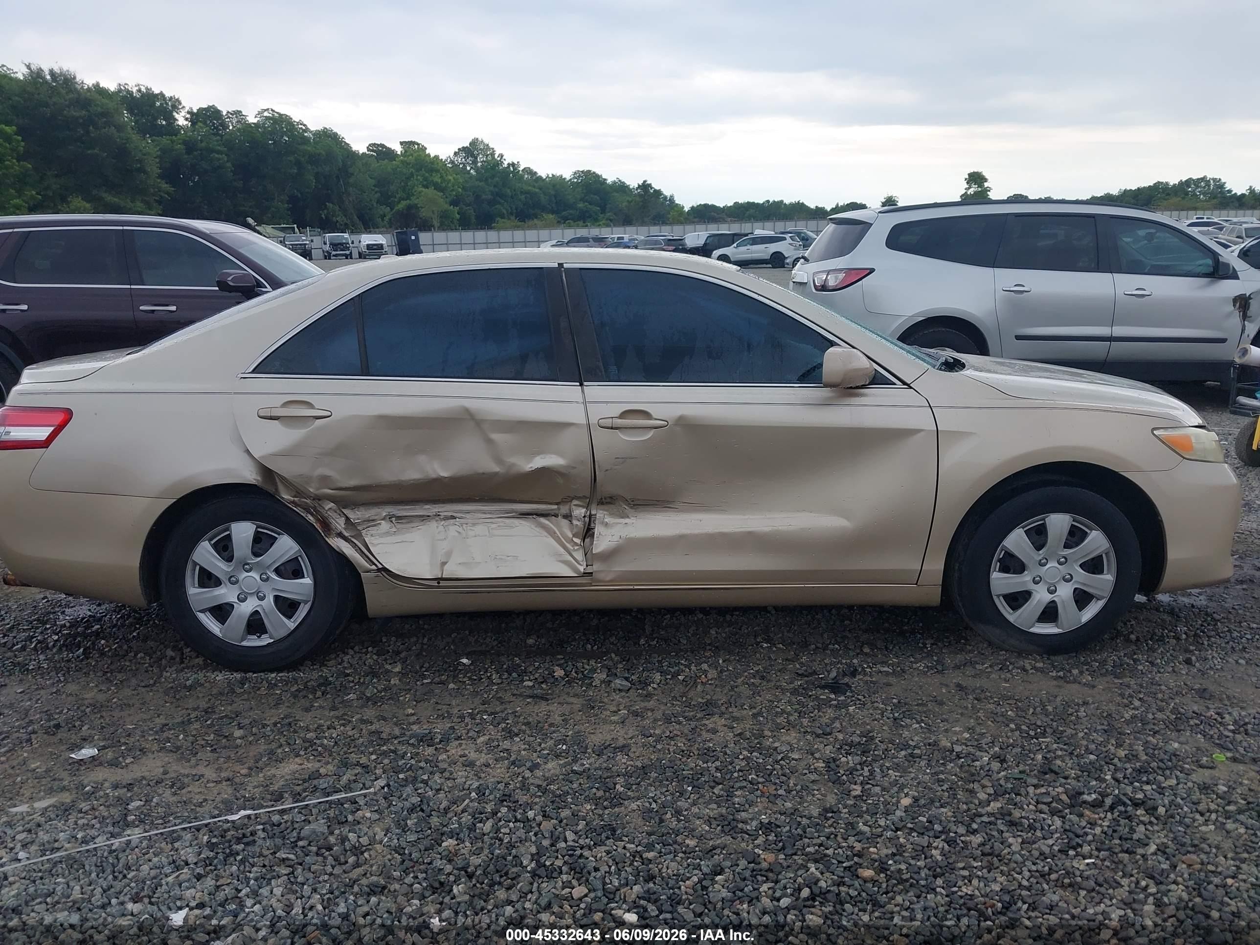 2010 Toyota Camry Le Champagne vin: 4T4BF3EK7AR013519