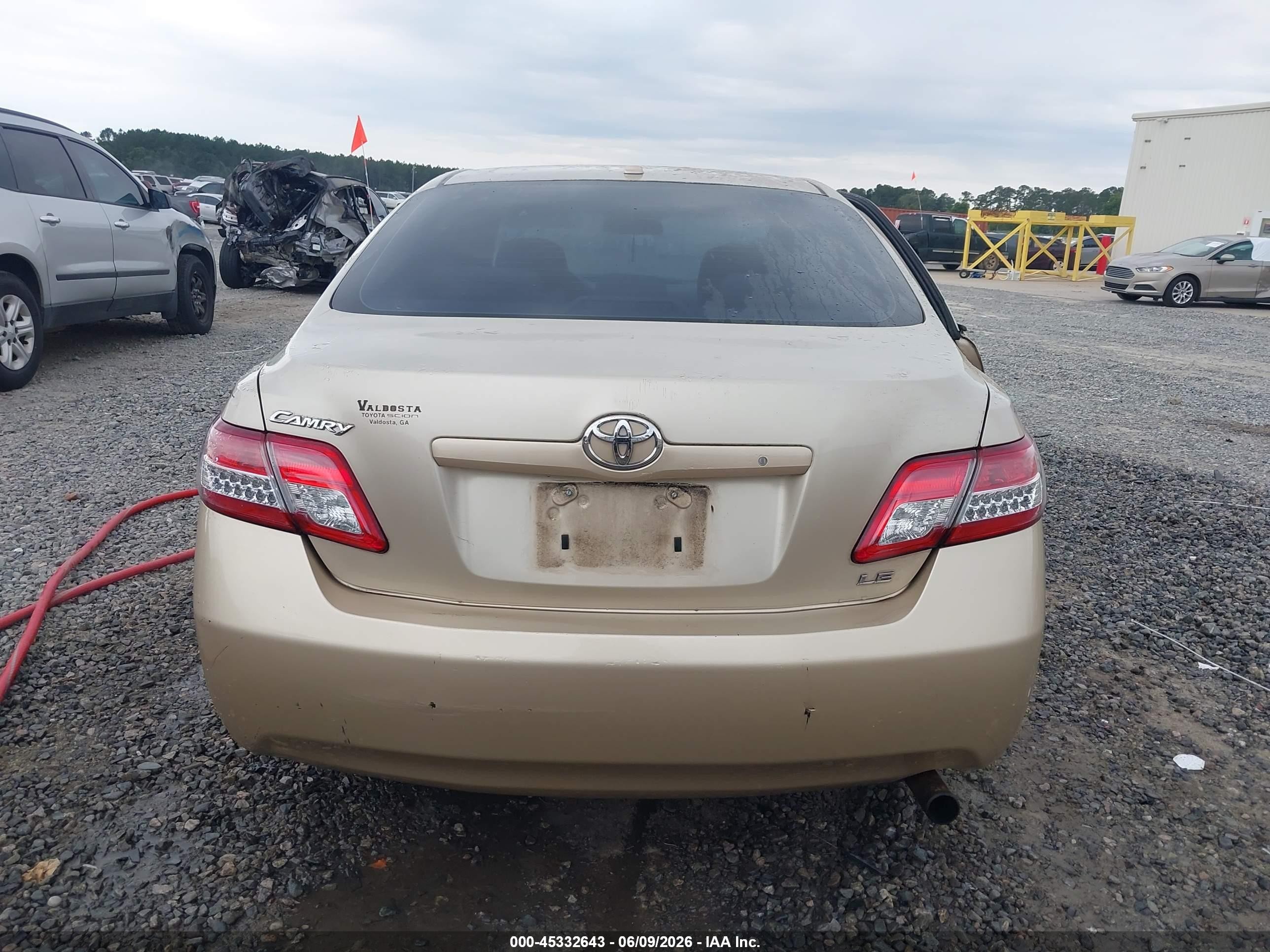 2010 Toyota Camry Le Champagne vin: 4T4BF3EK7AR013519