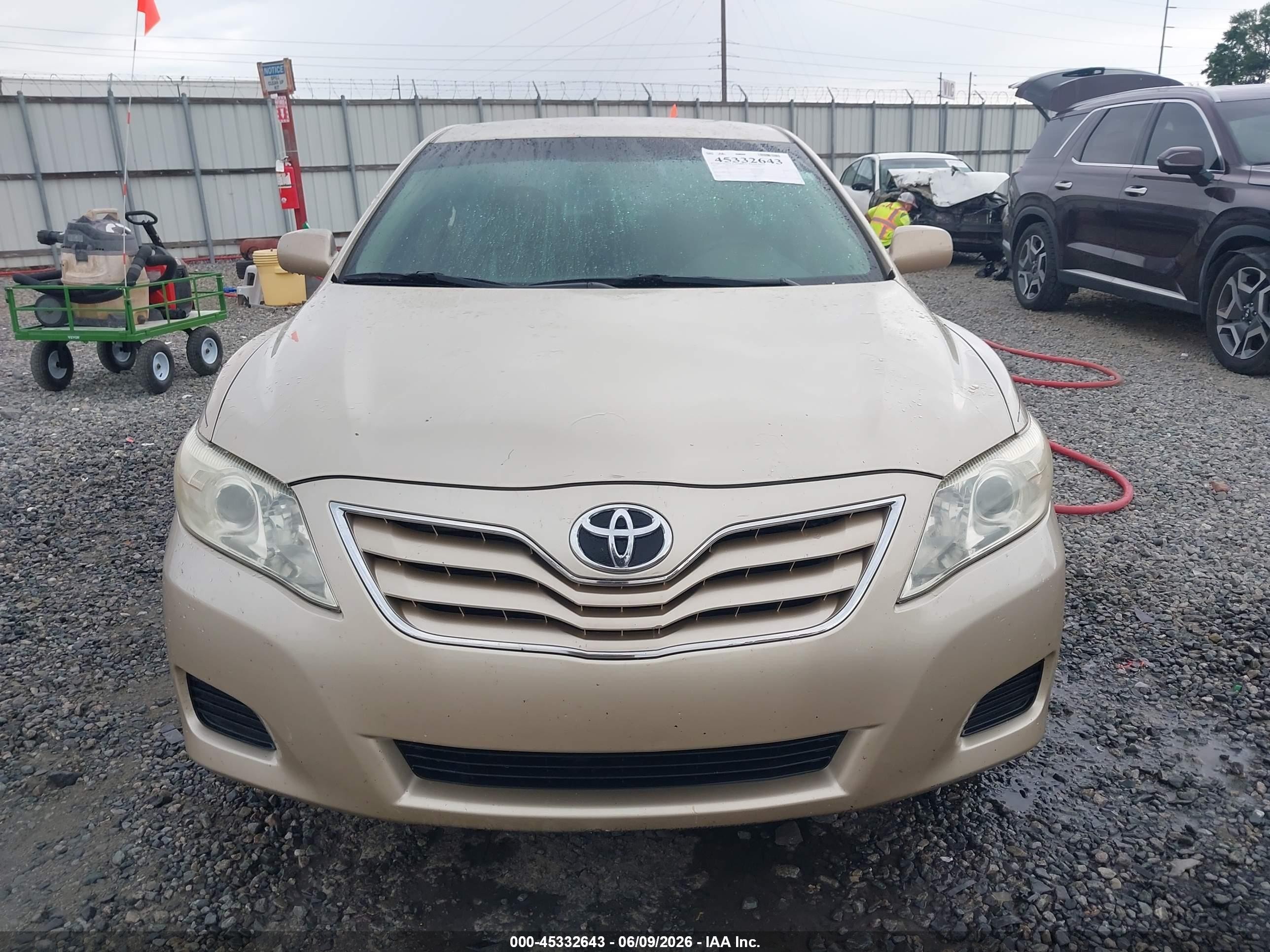 2010 Toyota Camry Le Champagne vin: 4T4BF3EK7AR013519