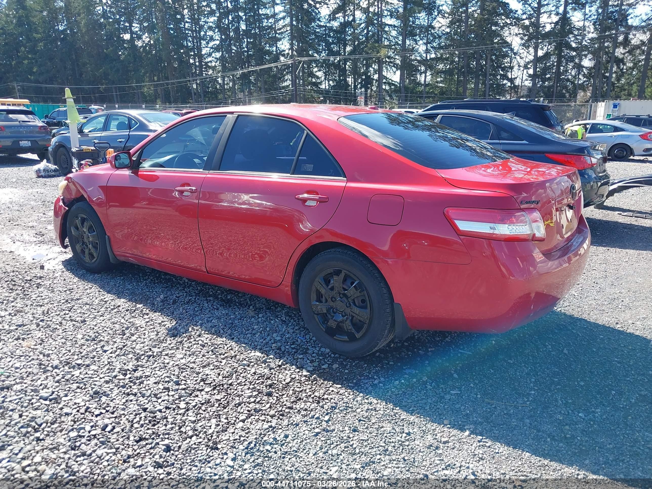 2010 Toyota Camry Le Red vin: 4T4BF3EK7AR016551