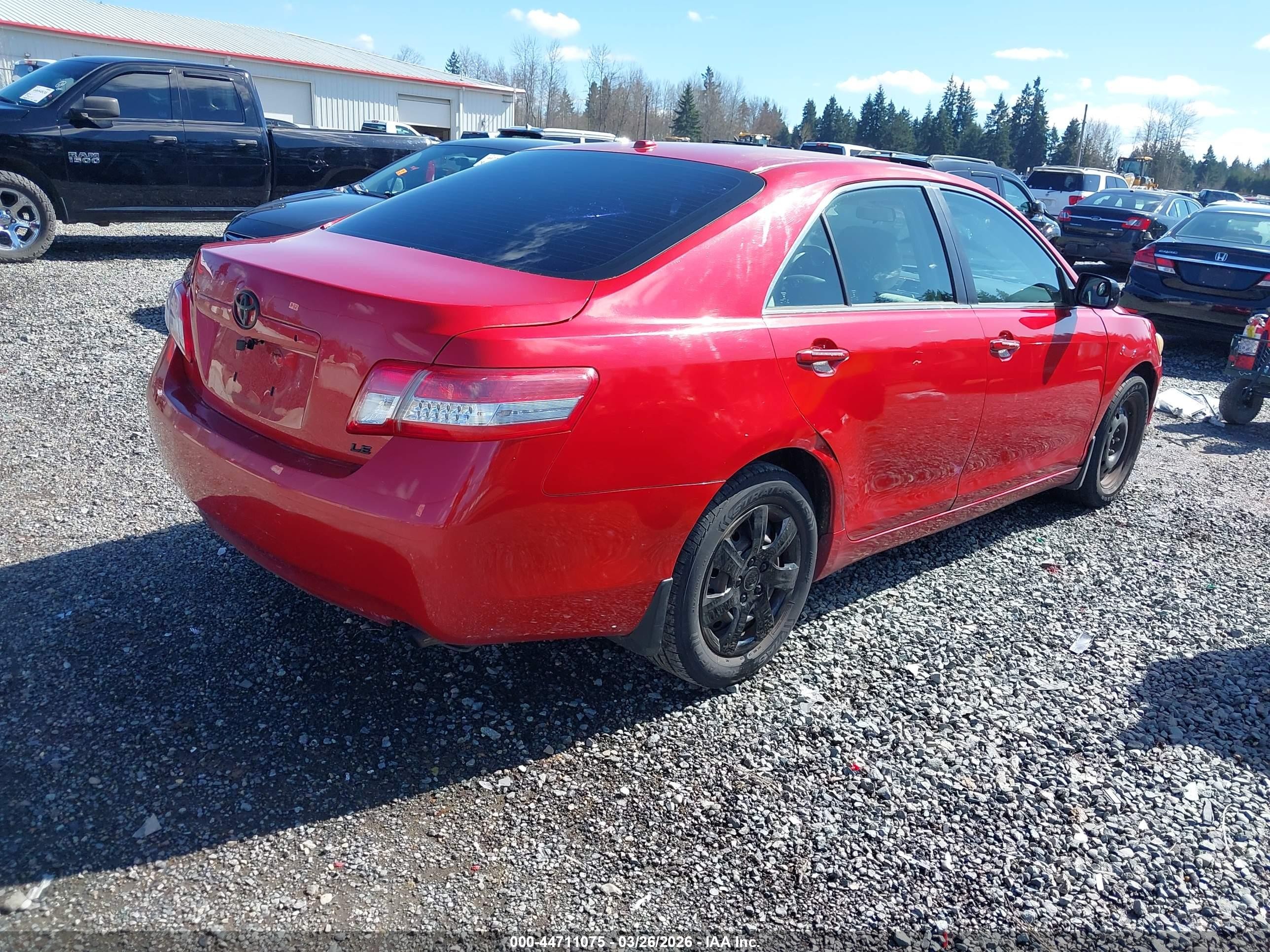 2010 Toyota Camry Le Red vin: 4T4BF3EK7AR016551