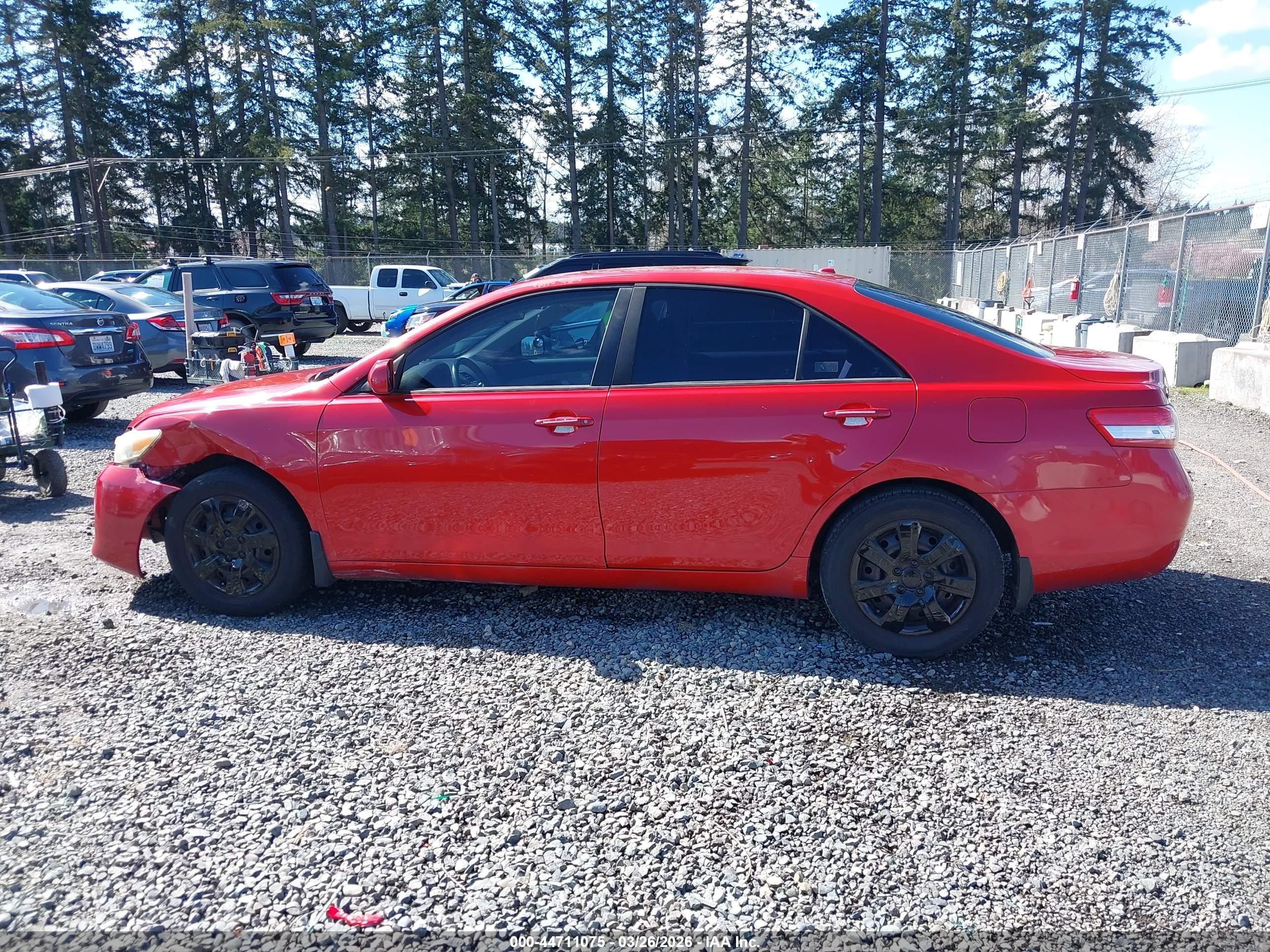 2010 Toyota Camry Le Red vin: 4T4BF3EK7AR016551