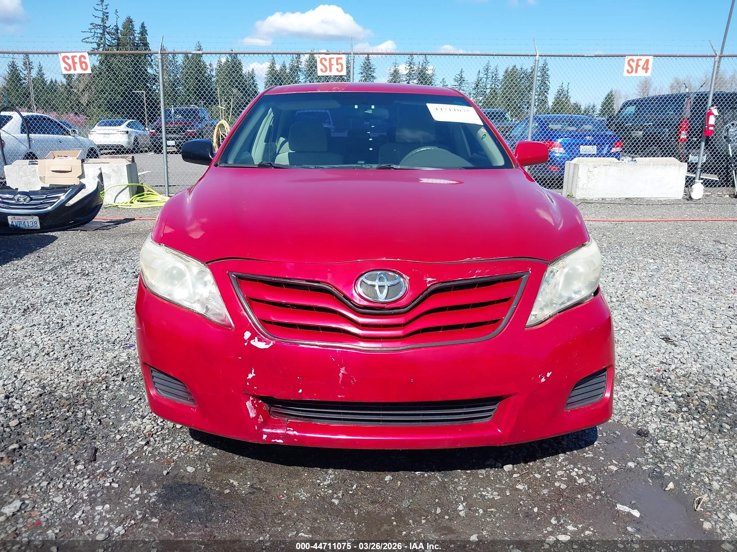 2010 Toyota Camry Le Red vin: 4T4BF3EK7AR016551