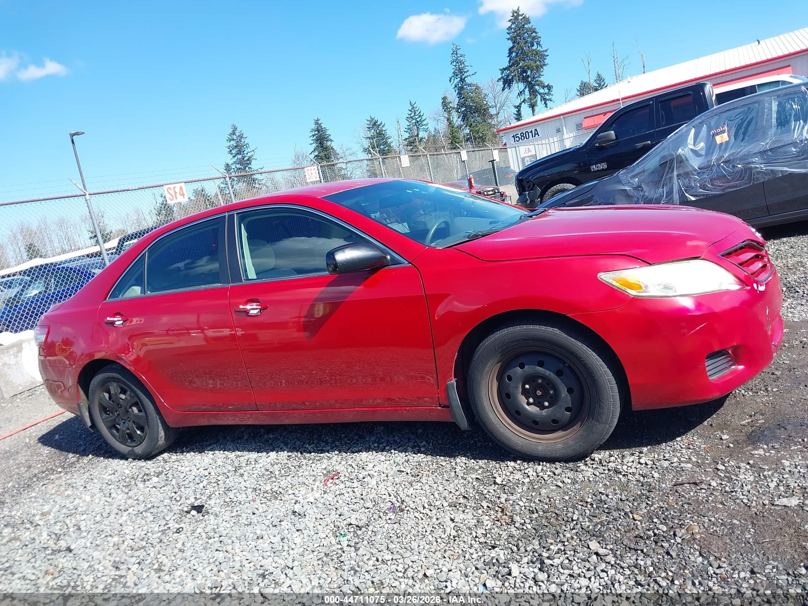 2010 Toyota Camry Le Red vin: 4T4BF3EK7AR016551