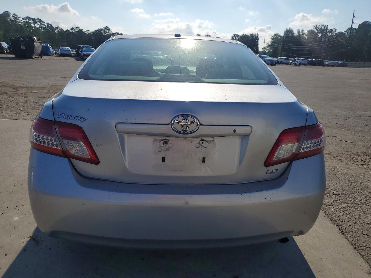 2010 Toyota Camry Le Silver vin: 4T4BF3EK7AR022463