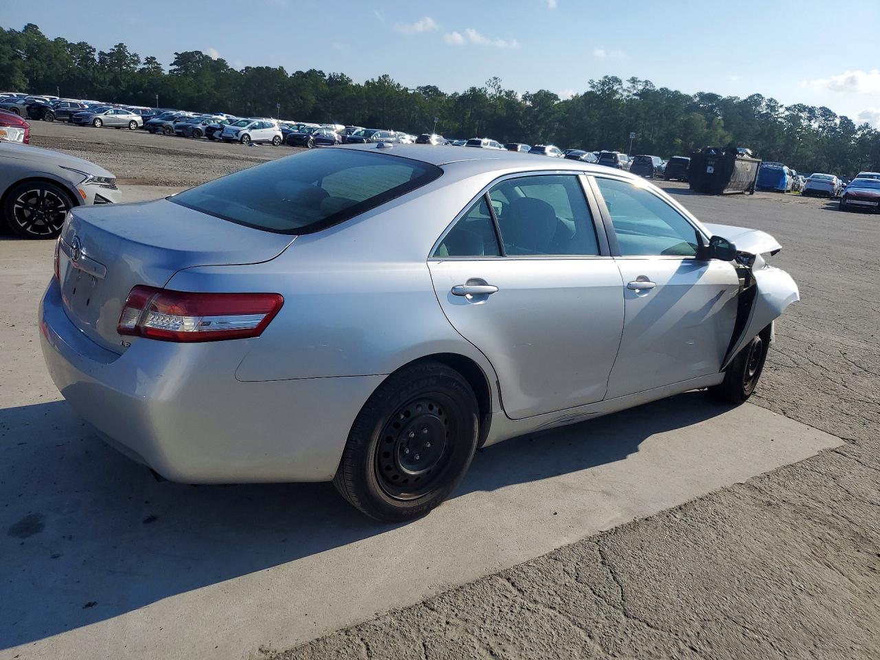 2010 Toyota Camry Le Silver vin: 4T4BF3EK7AR022463