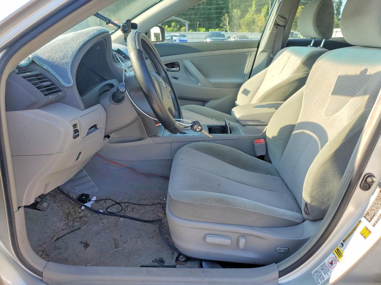 2010 Toyota Camry Le Silver vin: 4T4BF3EK7AR022463