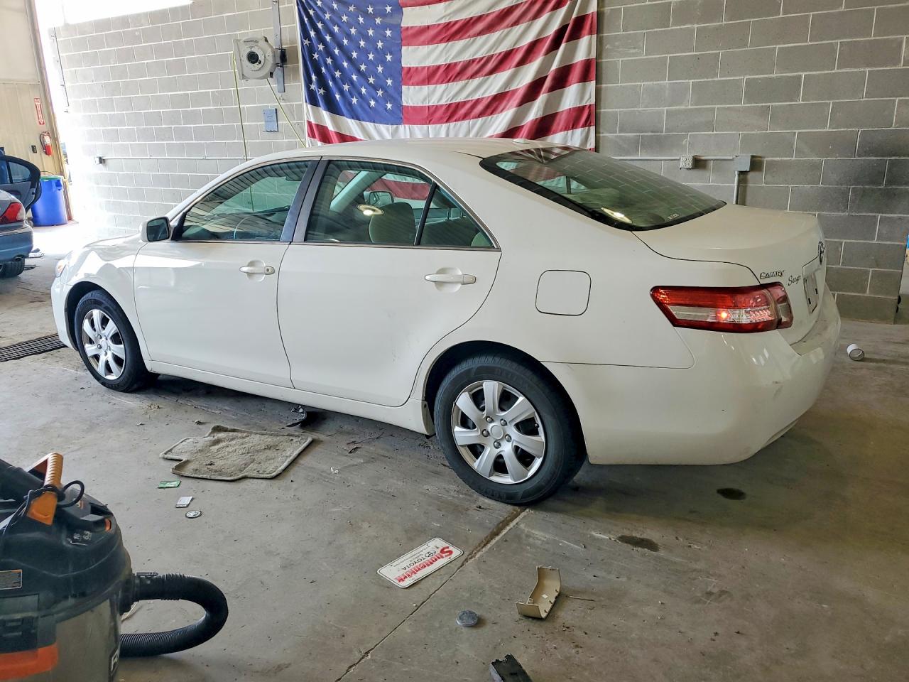 2010 Toyota Camry Le White vin: 4T4BF3EK7AR027856