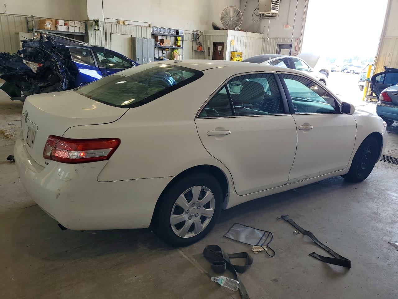 2010 Toyota Camry Le White vin: 4T4BF3EK7AR027856