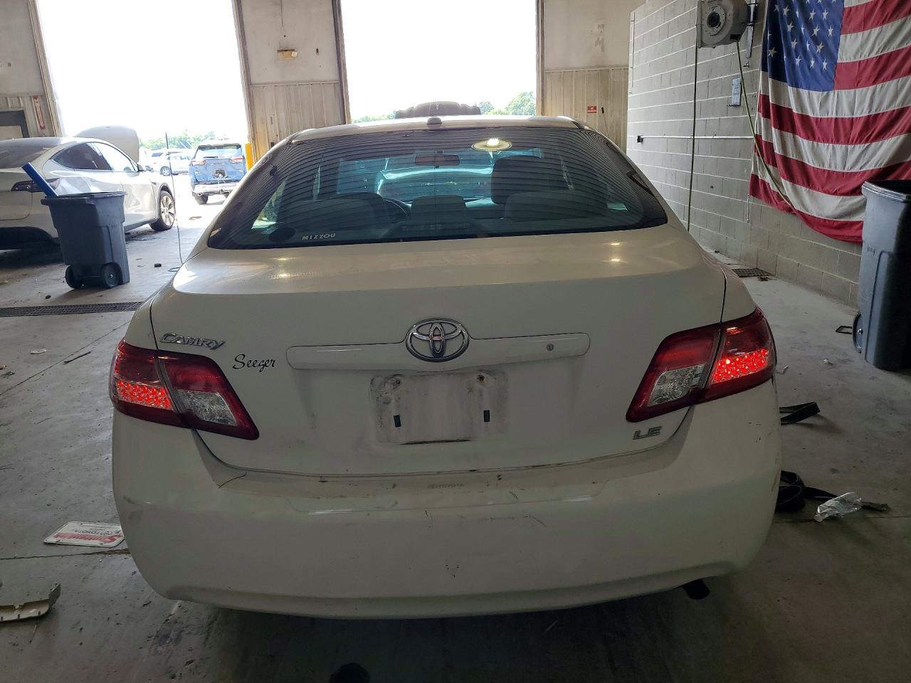 2010 Toyota Camry Le White vin: 4T4BF3EK7AR027856