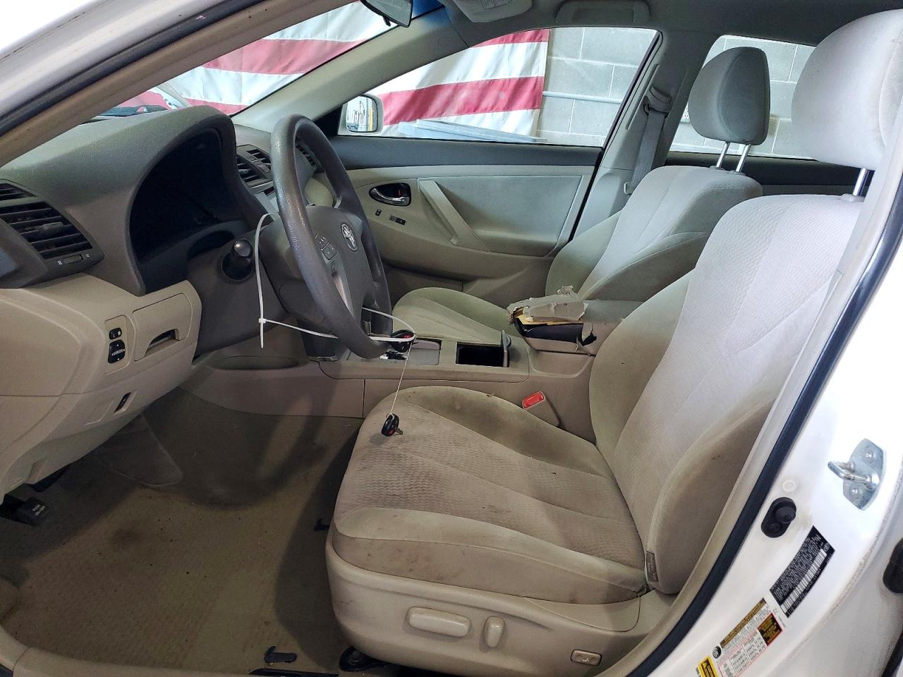 2010 Toyota Camry Le White vin: 4T4BF3EK7AR027856