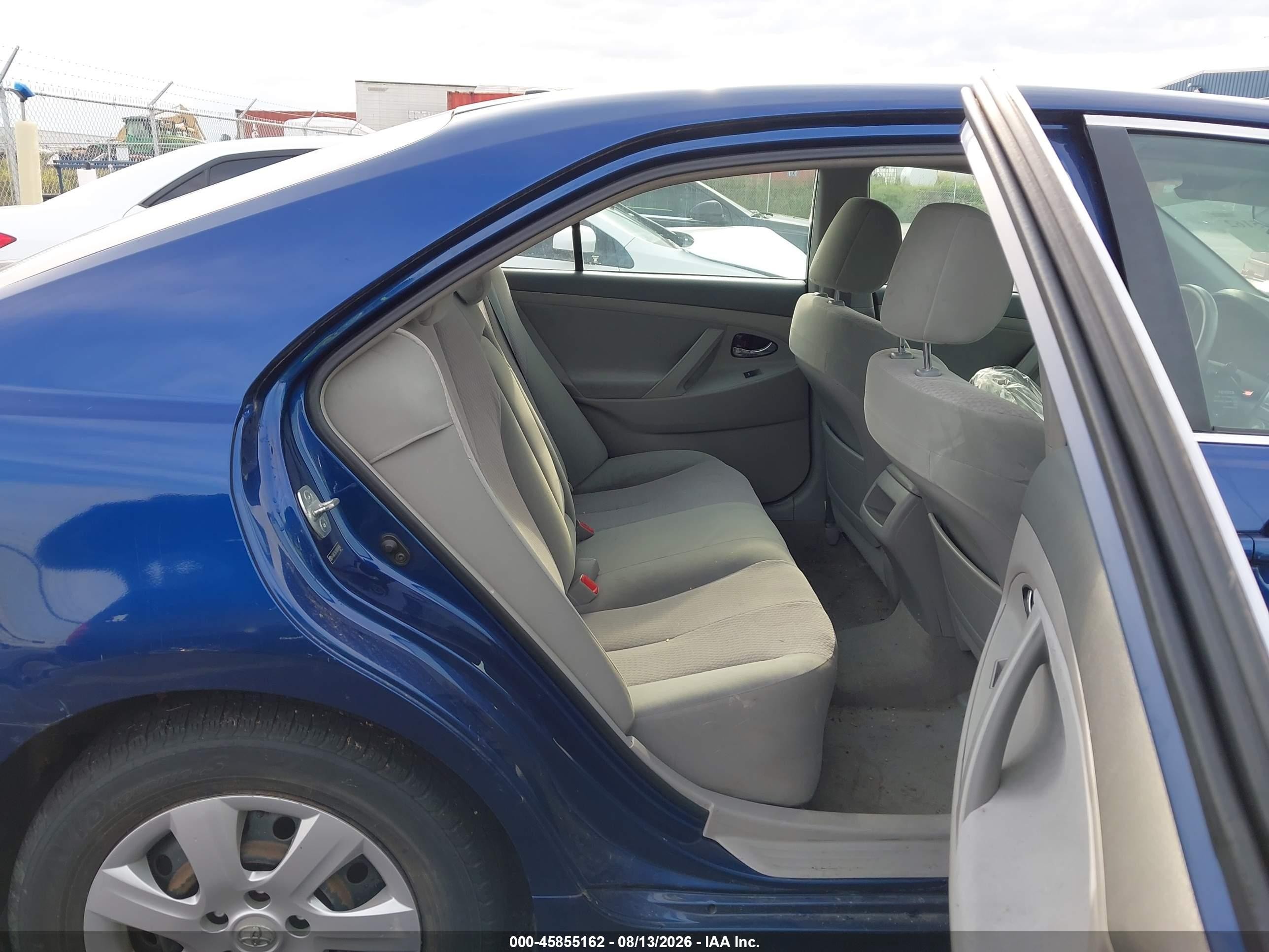2010 Toyota Camry Le Blue vin: 4T4BF3EK7AR040686