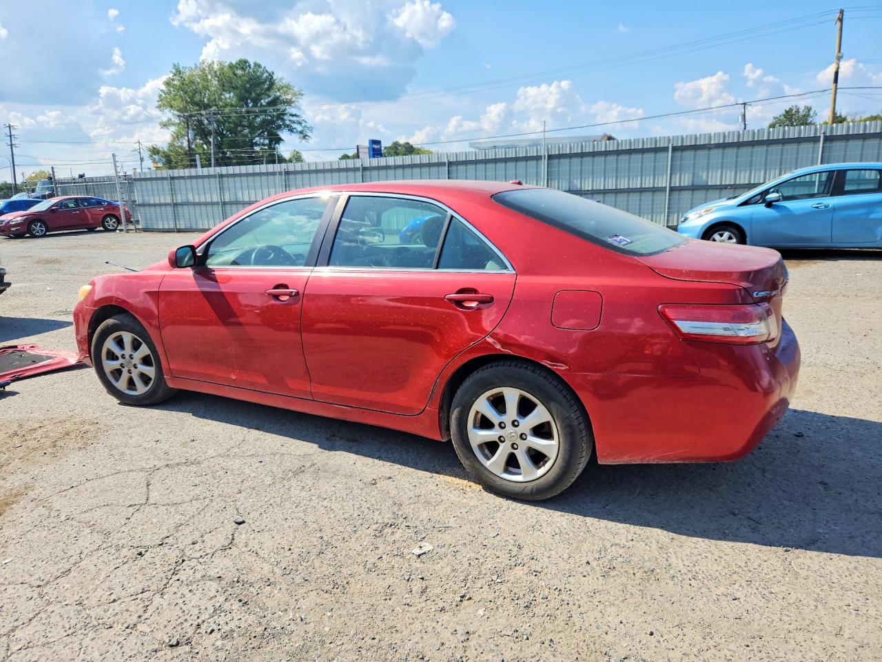 2010 Toyota Camry Le Red vin: 4T4BF3EK7AR056841