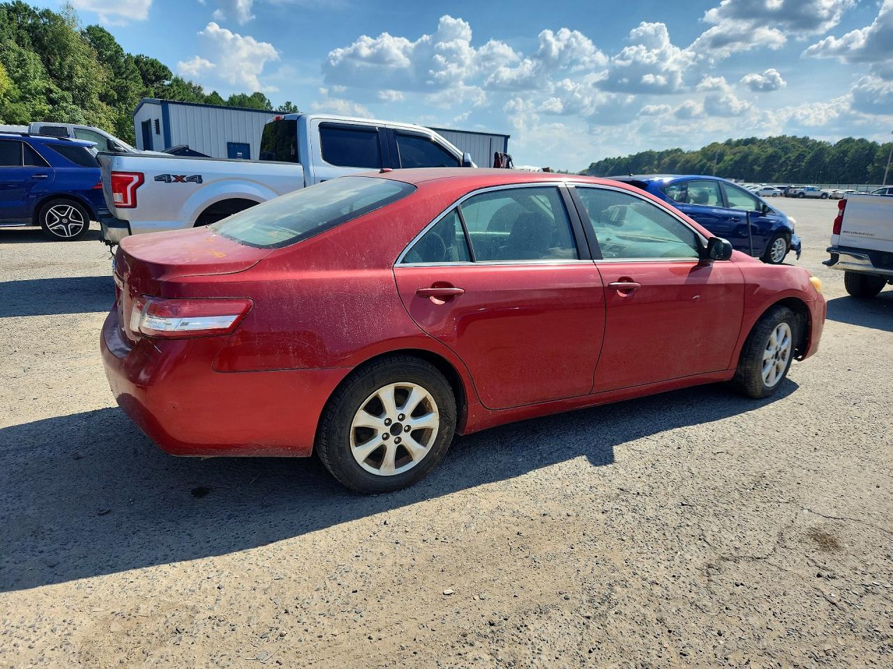 2010 Toyota Camry Le Red vin: 4T4BF3EK7AR056841