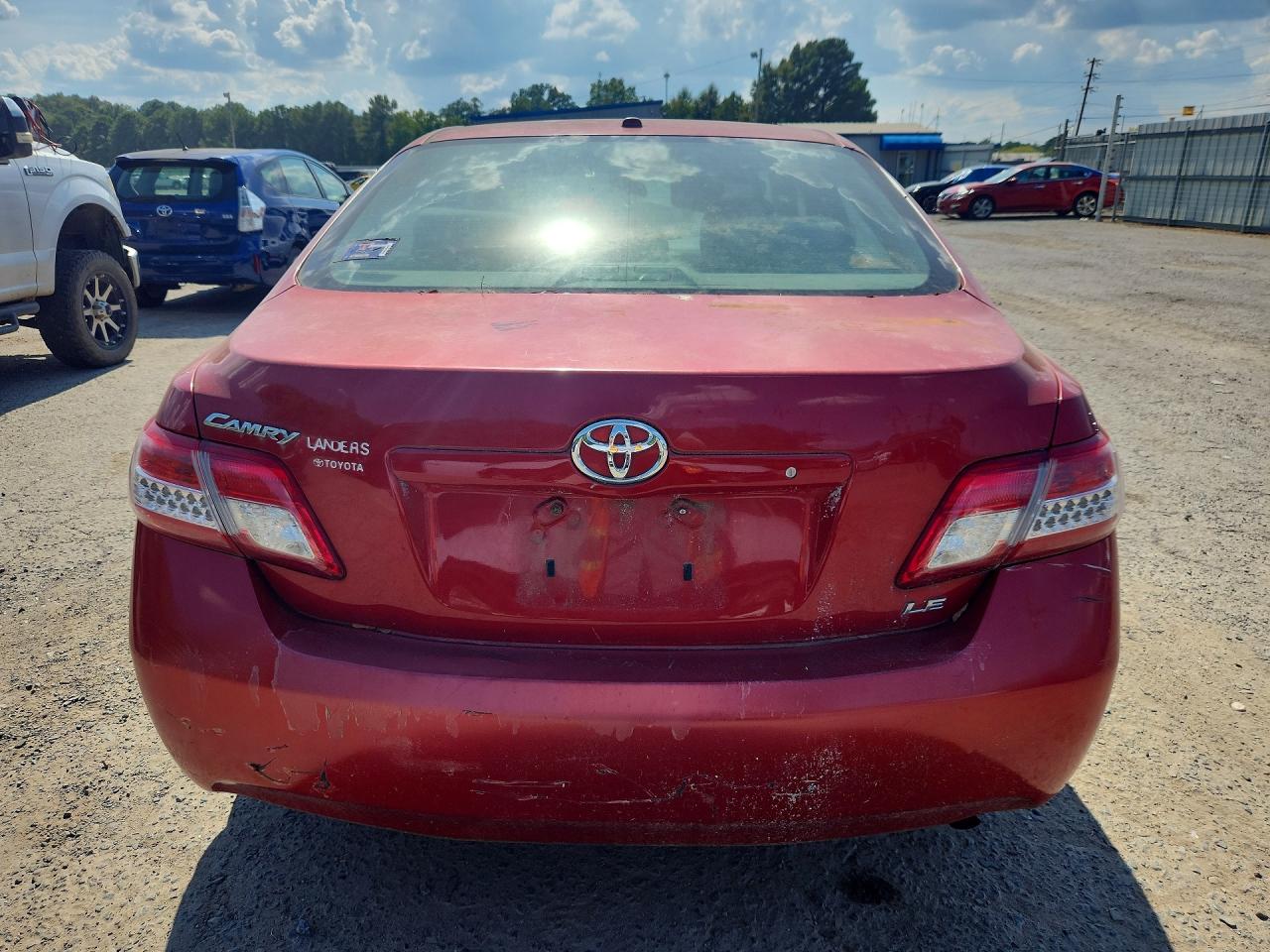2010 Toyota Camry Le Red vin: 4T4BF3EK7AR056841