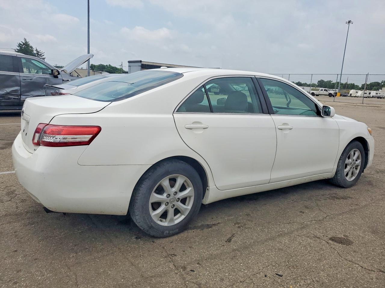 2010 Toyota Camry Le White vin: 4T4BF3EK7AR058248