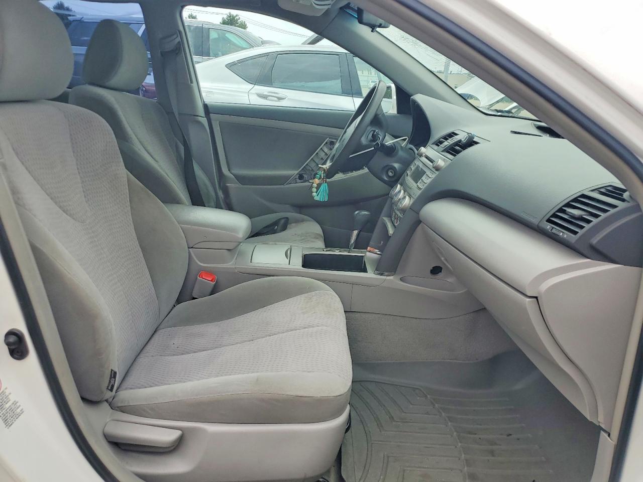2010 Toyota Camry Le White vin: 4T4BF3EK7AR058248