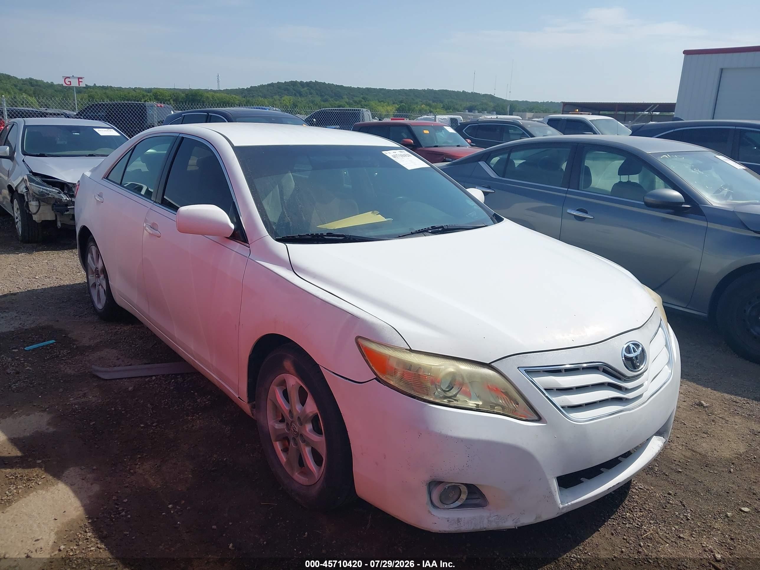 2010 Toyota Camry Le White vin: 4T4BF3EK7AR064390