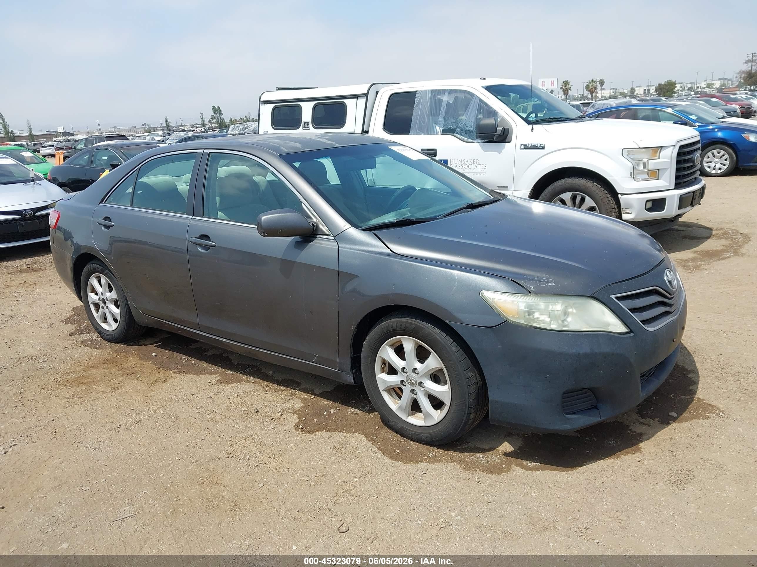 2010 Toyota Camry Le Gray vin: 4T4BF3EK7AR074627