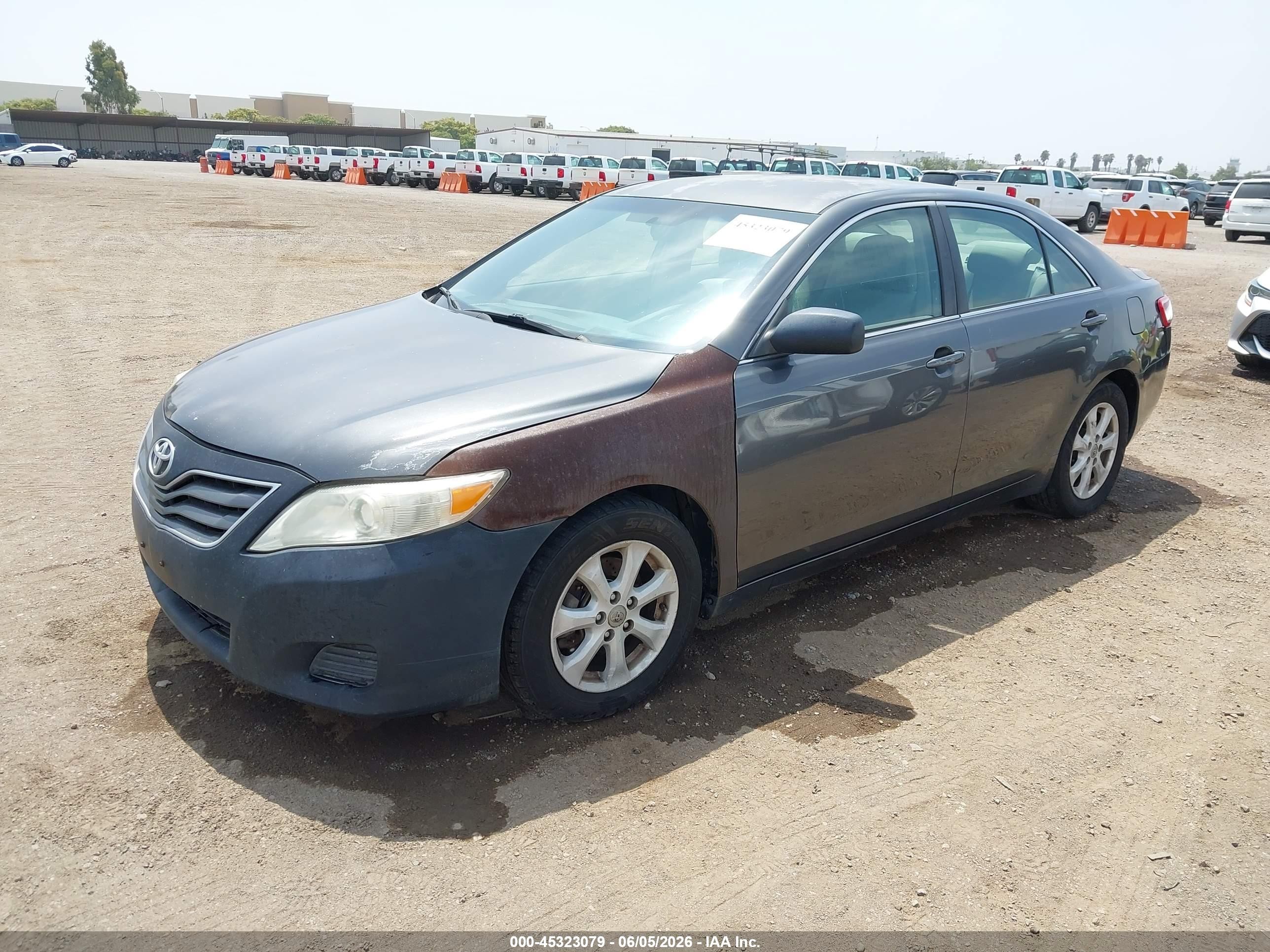 2010 Toyota Camry Le Gray vin: 4T4BF3EK7AR074627