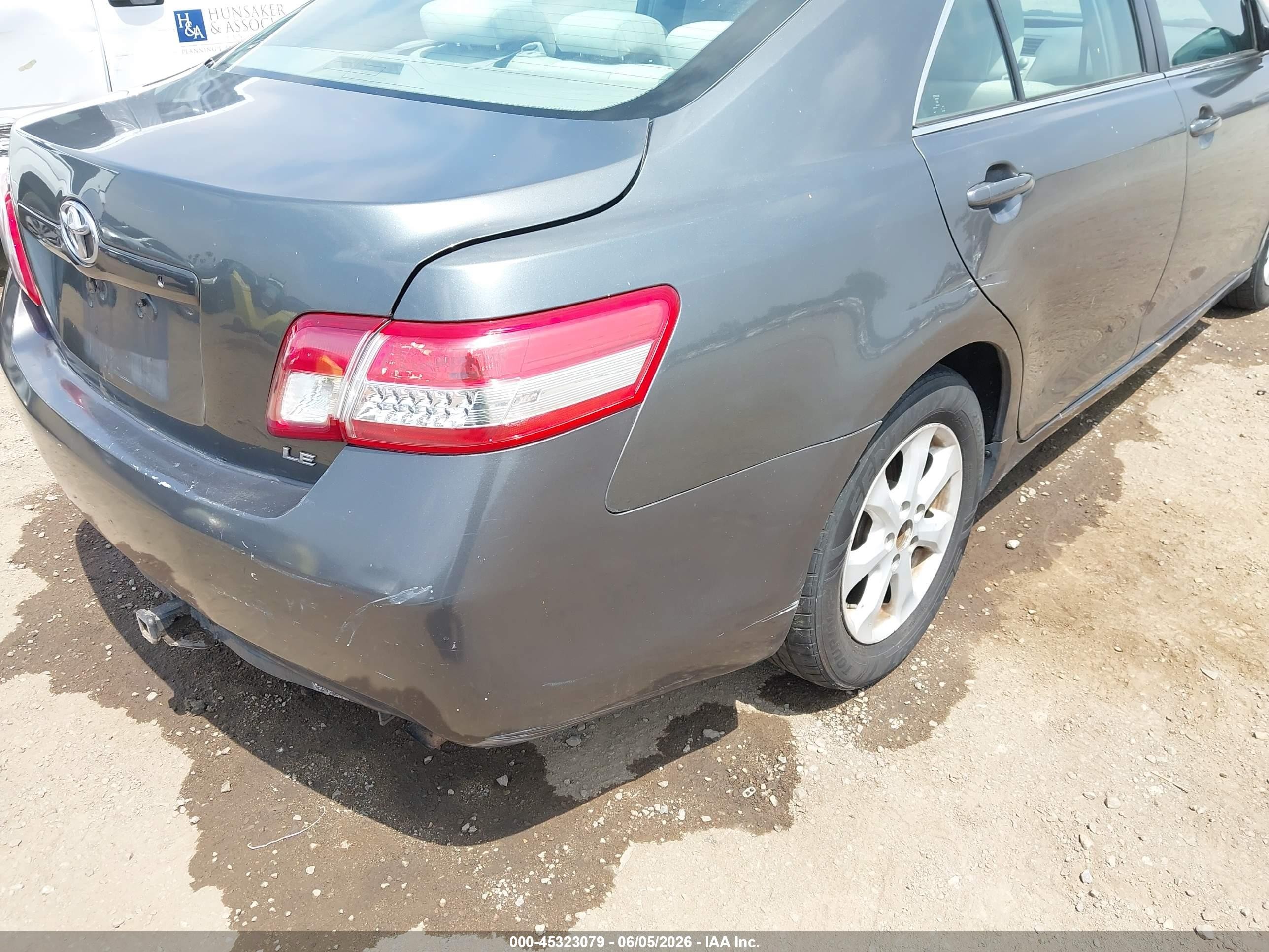 2010 Toyota Camry Le Gray vin: 4T4BF3EK7AR074627