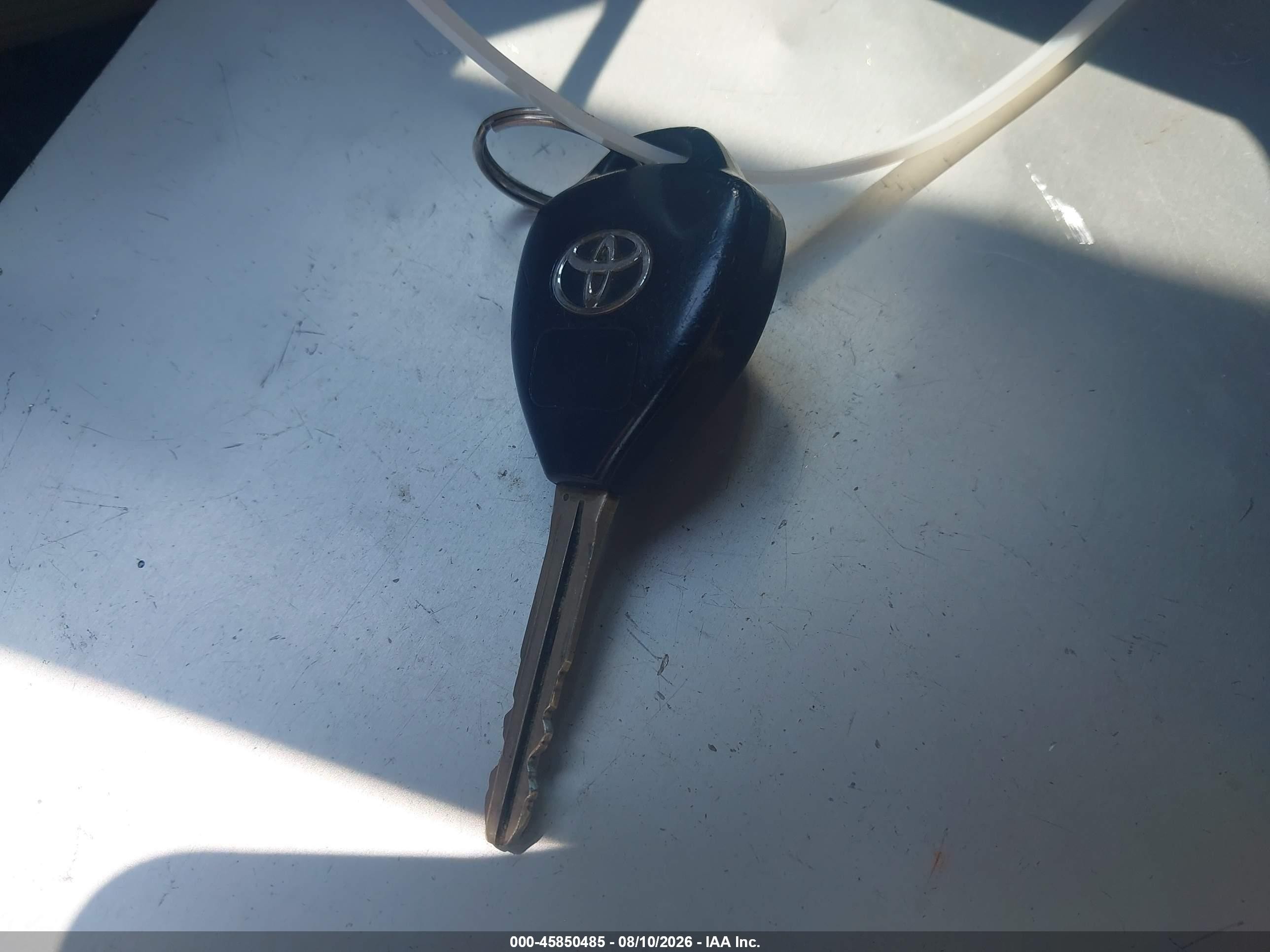 2010 Toyota Camry Le Blue vin: 4T4BF3EK7AR076409