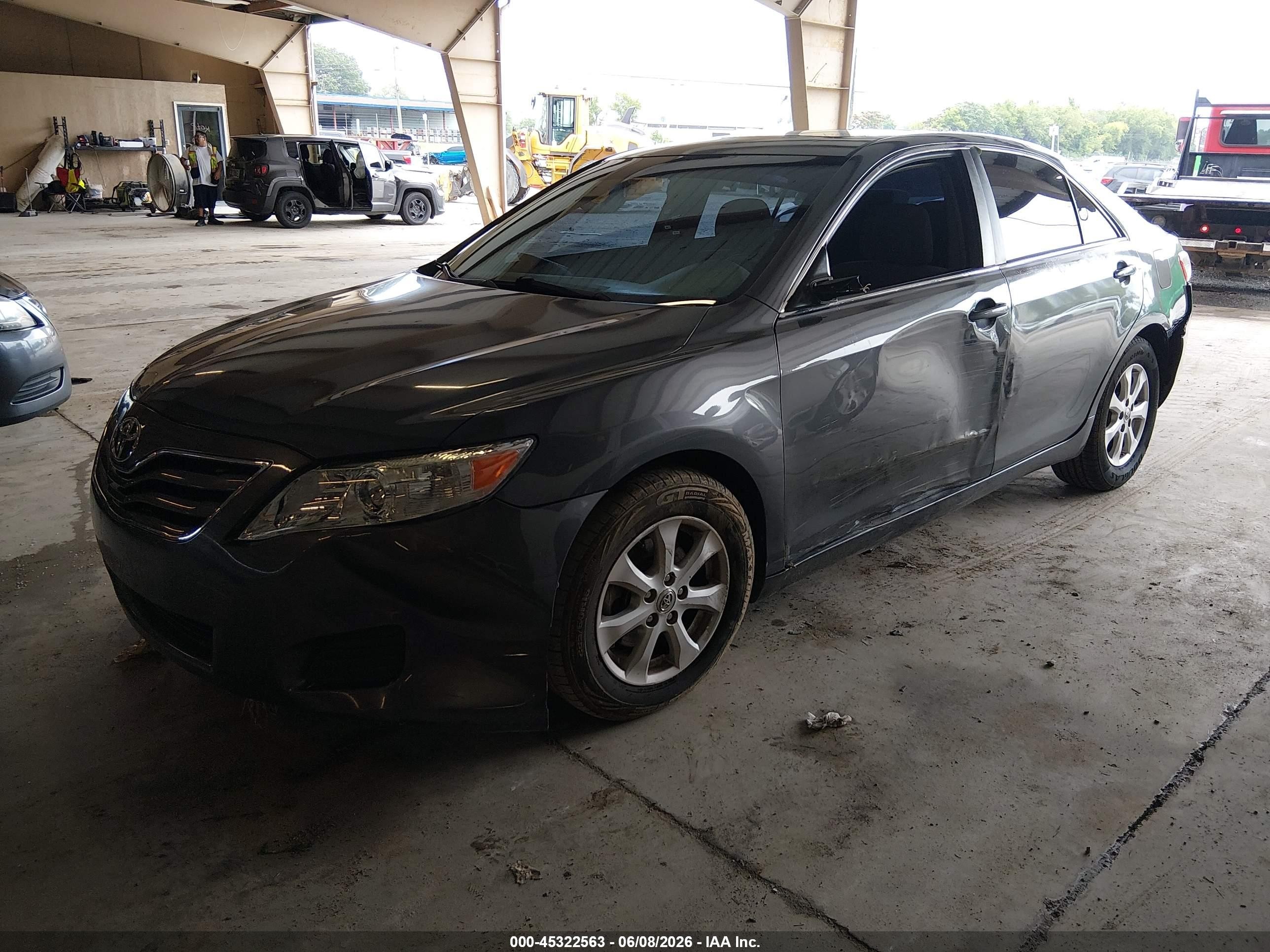2010 Toyota Camry Le Gray vin: 4T4BF3EK7AR081044
