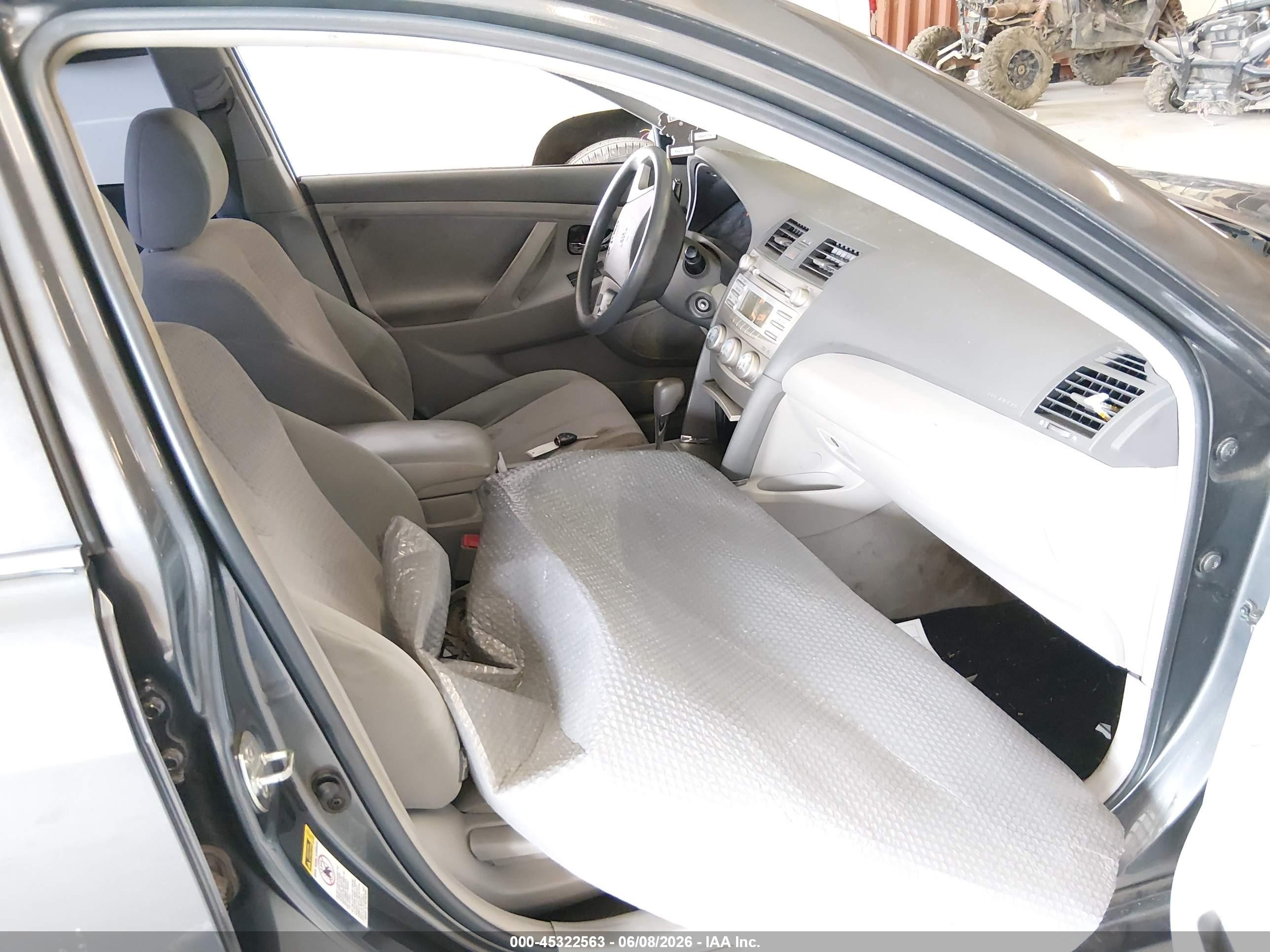 2010 Toyota Camry Le Gray vin: 4T4BF3EK7AR081044